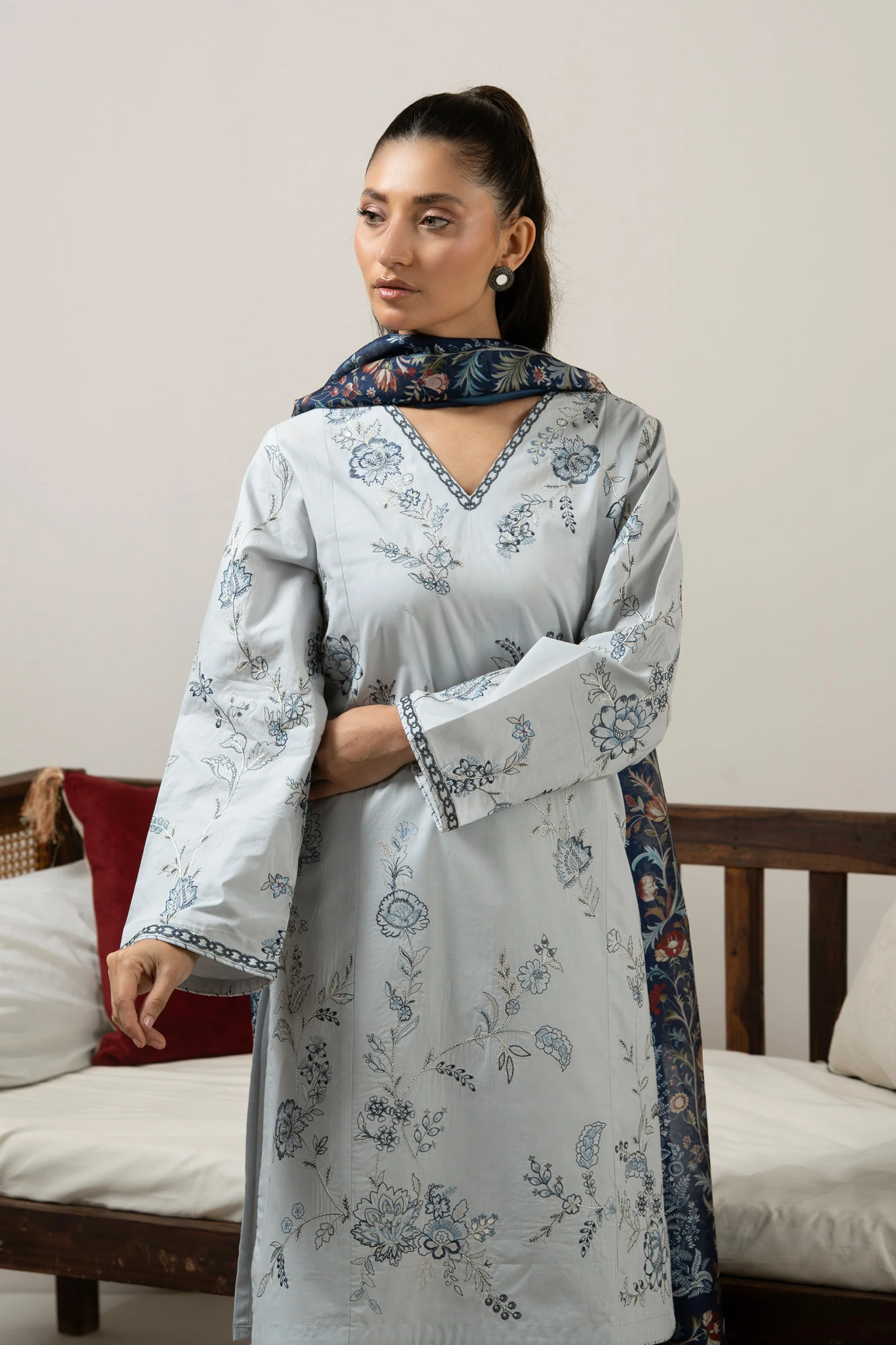 EMBROIDERED CAMBRIC STITCHED 3 PIECE SUIT - Image 3
