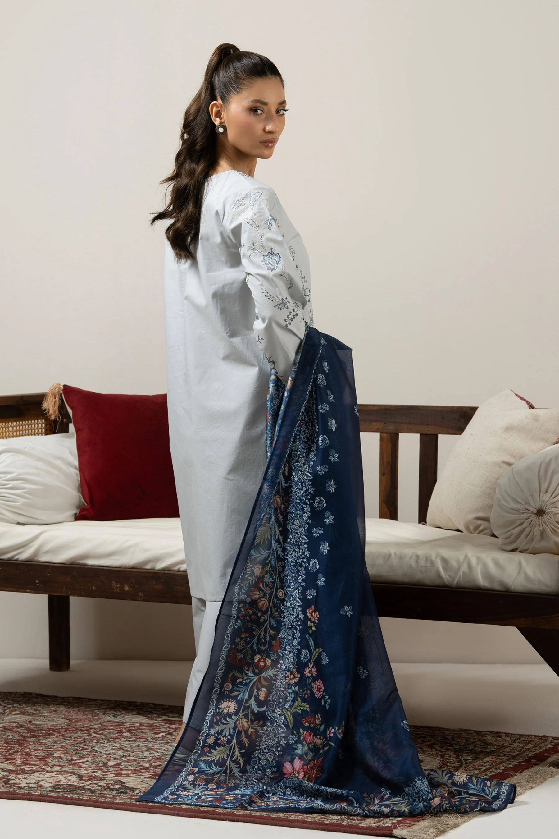 EMBROIDERED CAMBRIC STITCHED 3 PIECE SUIT - Image 4