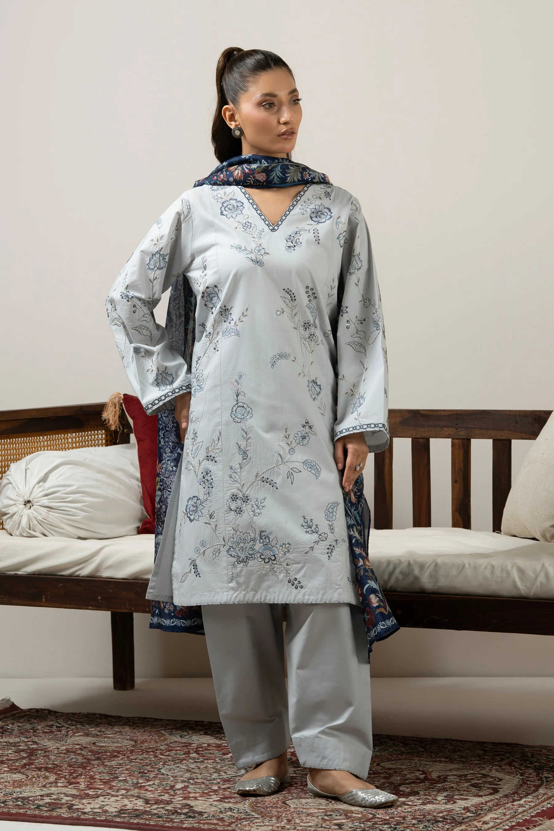 EMBROIDERED CAMBRIC STITCHED 3 PIECE SUIT - Image 5