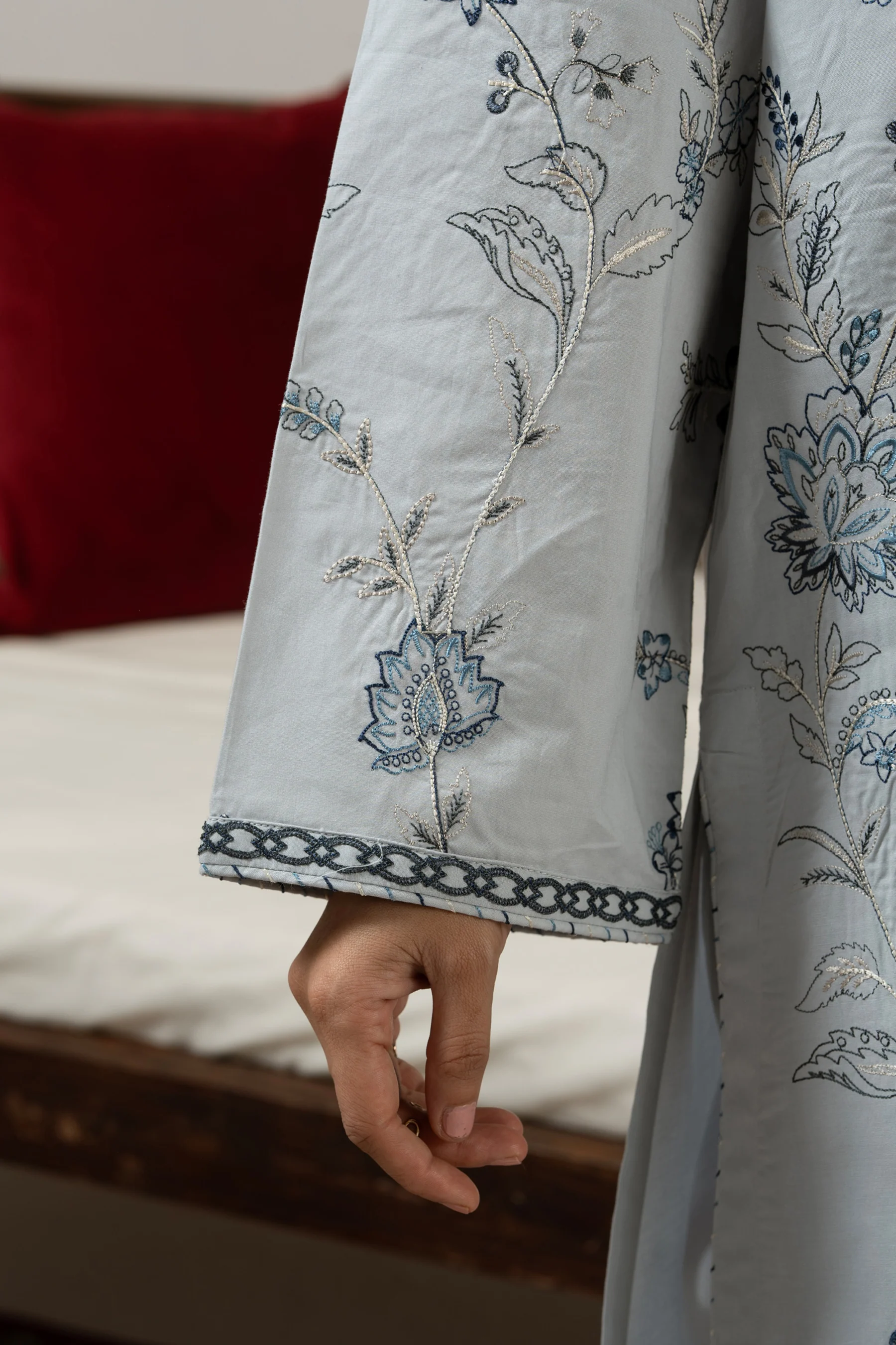 EMBROIDERED CAMBRIC STITCHED 3 PIECE SUIT - Image 6