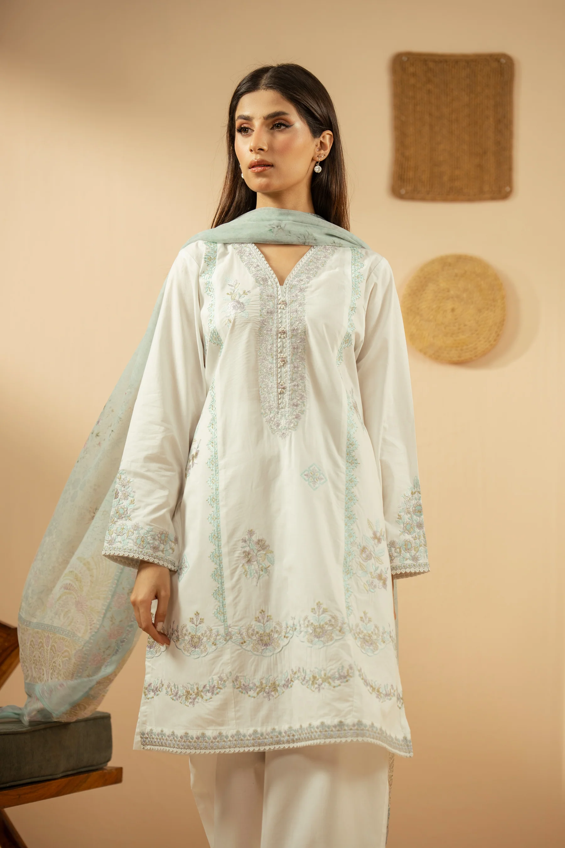 EMBROIDERED CAMBRIC STITCHED 3 PIECE SUIT - Image 10
