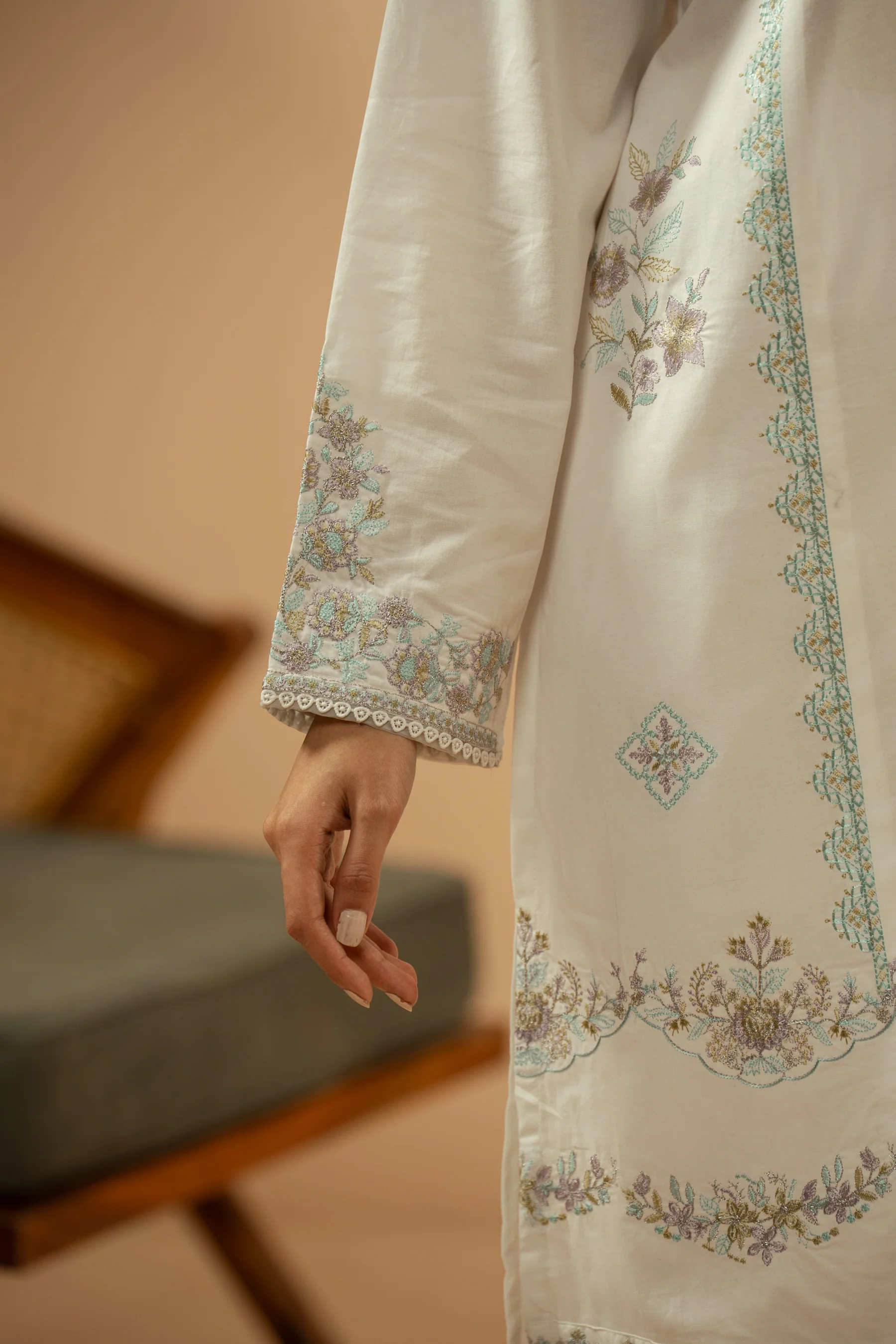 EMBROIDERED CAMBRIC STITCHED 3 PIECE SUIT - Image 11