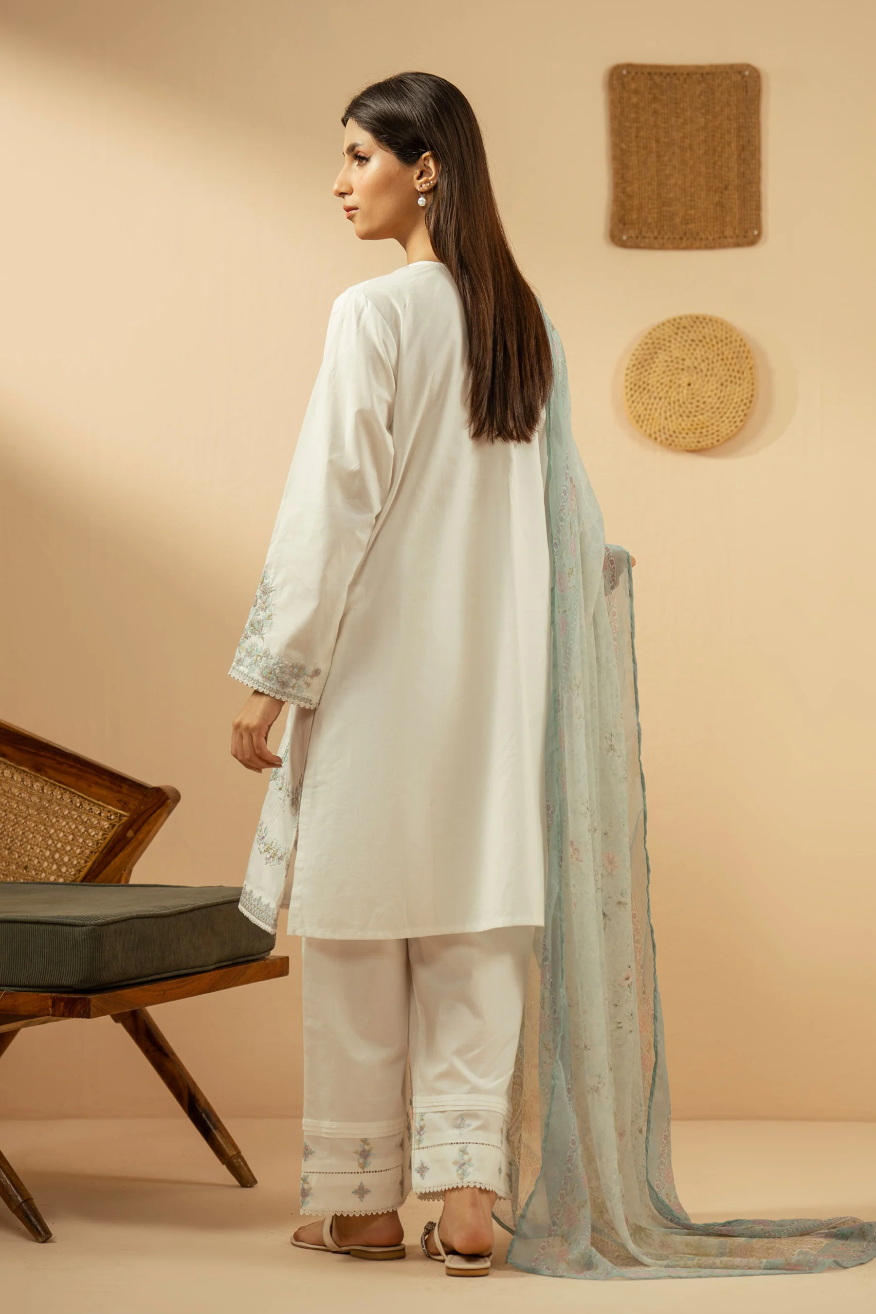 EMBROIDERED CAMBRIC STITCHED 3 PIECE SUIT - Image 3