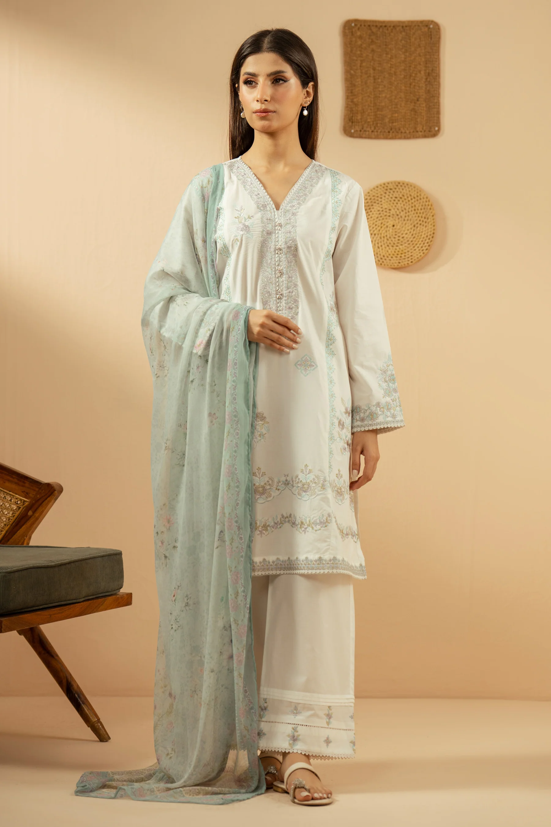EMBROIDERED CAMBRIC STITCHED 3 PIECE SUIT - Image 4