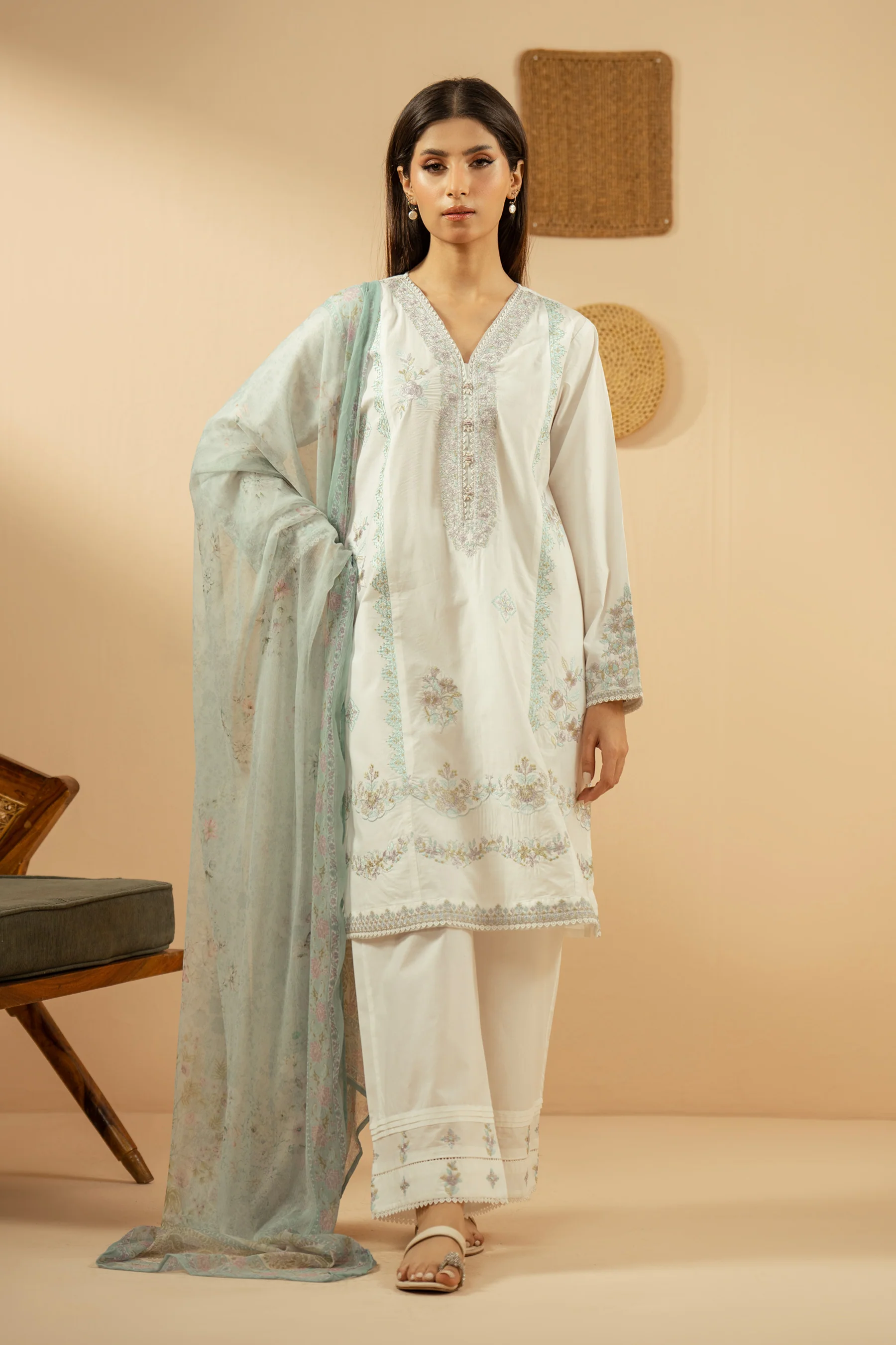 EMBROIDERED CAMBRIC STITCHED 3 PIECE SUIT - Image 5