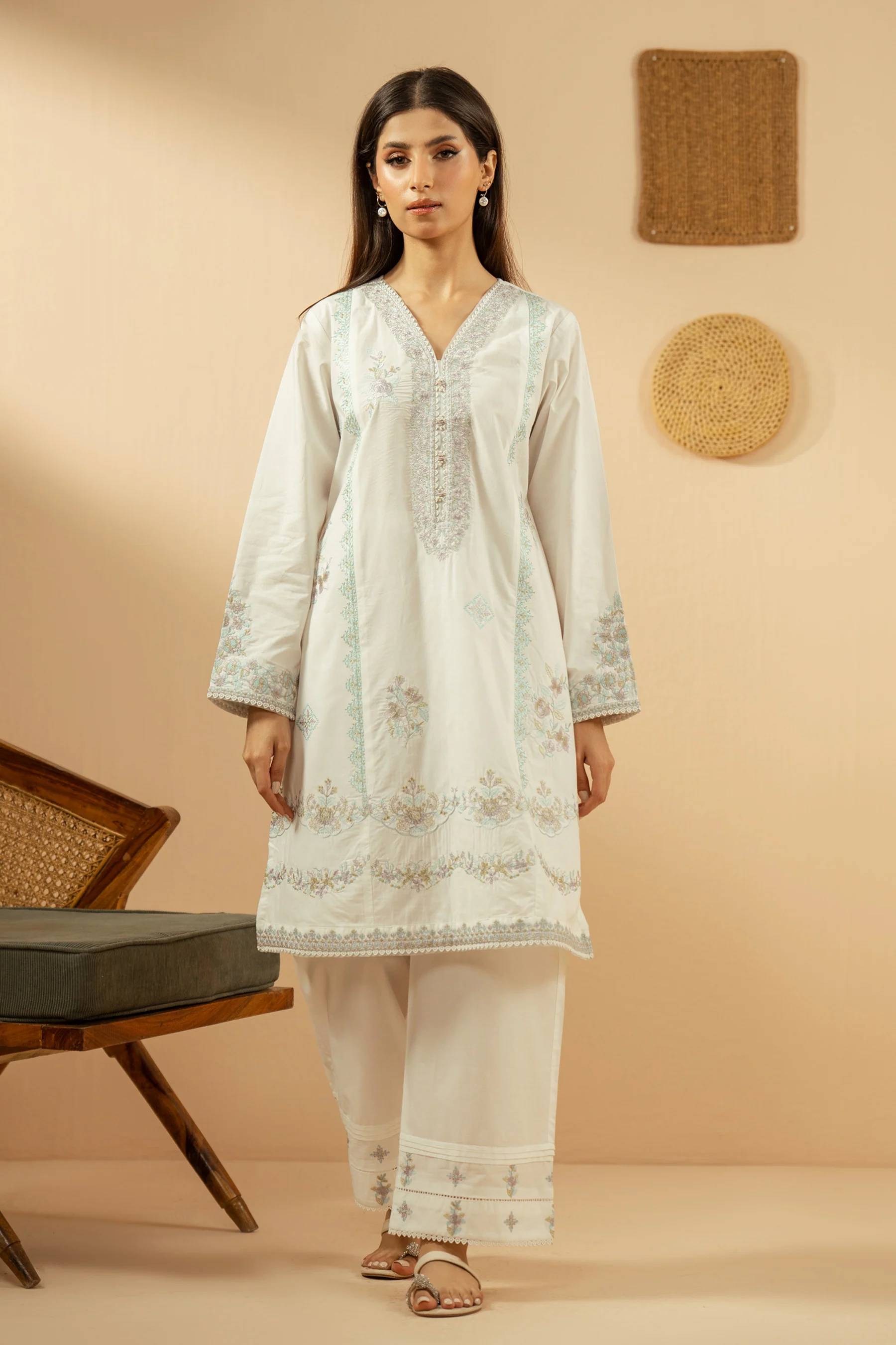 EMBROIDERED CAMBRIC STITCHED 3 PIECE SUIT - Image 7