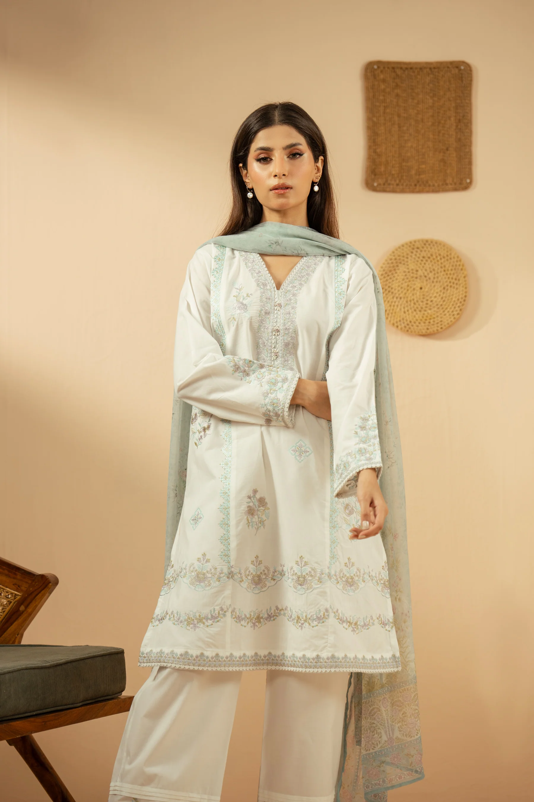 EMBROIDERED CAMBRIC STITCHED 3 PIECE SUIT - Image 8