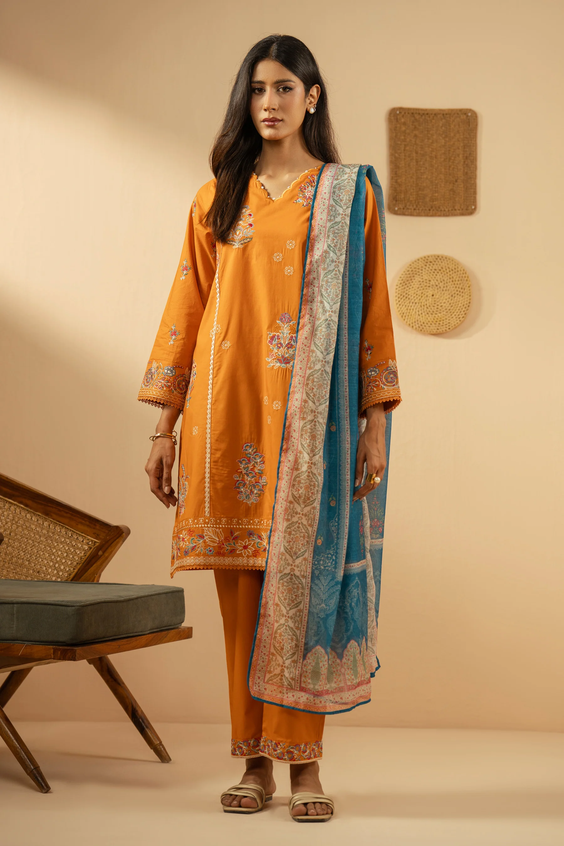 EMBROIDERED CAMBRIC STITCHED 3 PIECE SUIT - Image 3