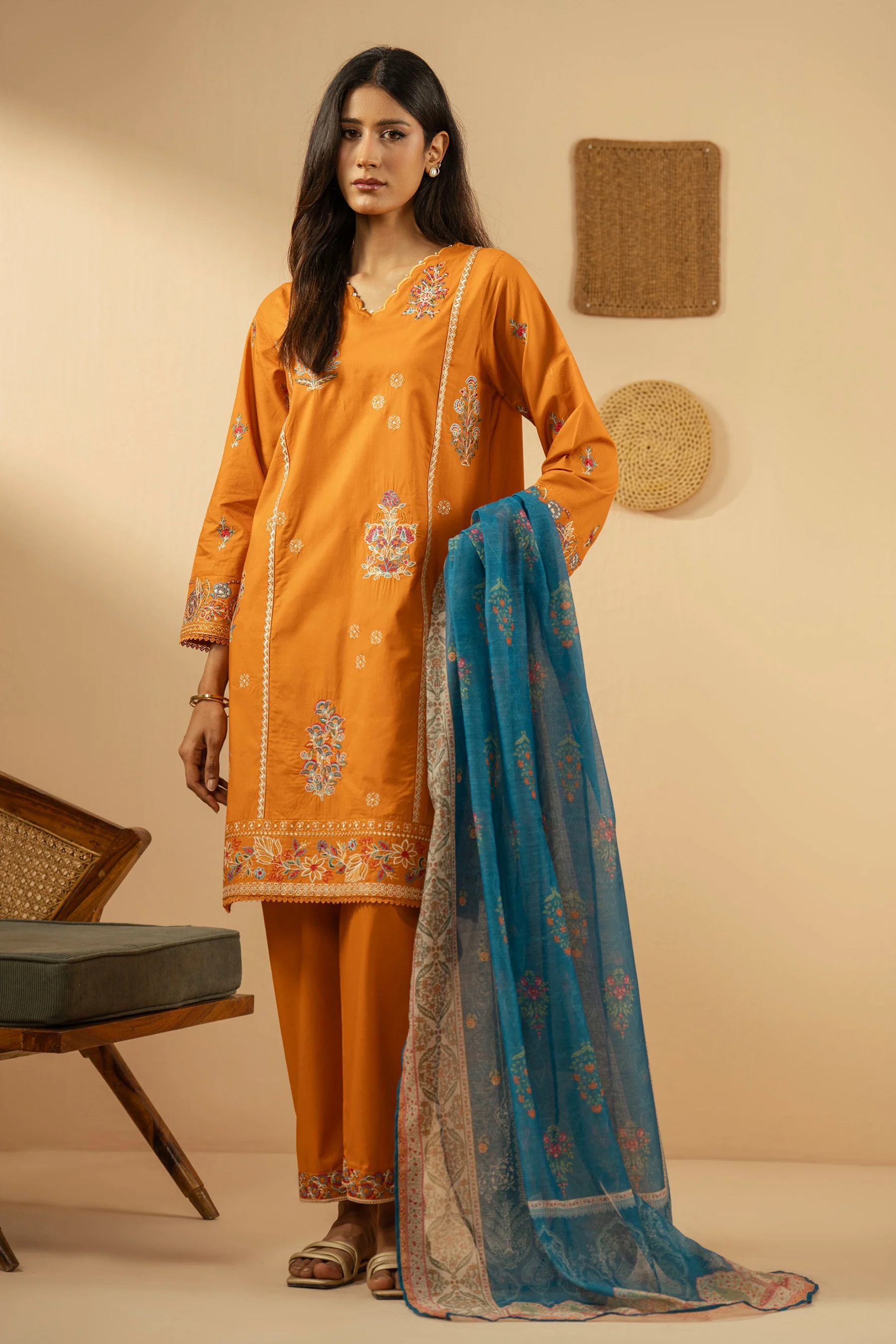 EMBROIDERED CAMBRIC STITCHED 3 PIECE SUIT - Image 5