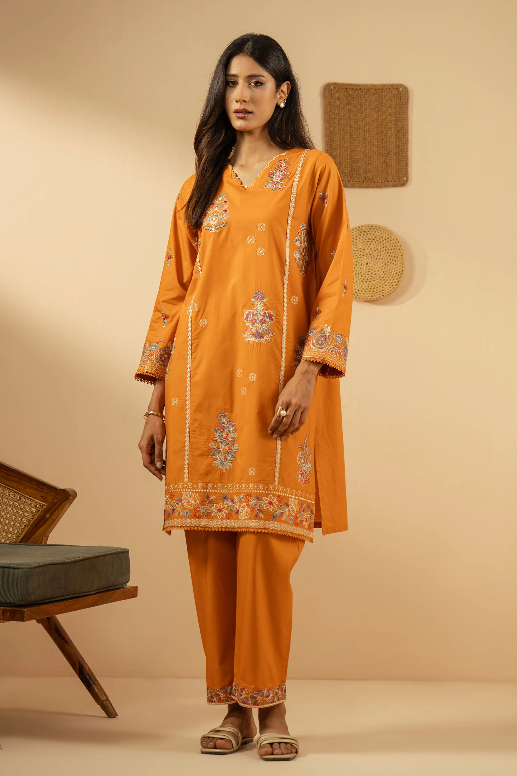 EMBROIDERED CAMBRIC STITCHED 3 PIECE SUIT - Image 6