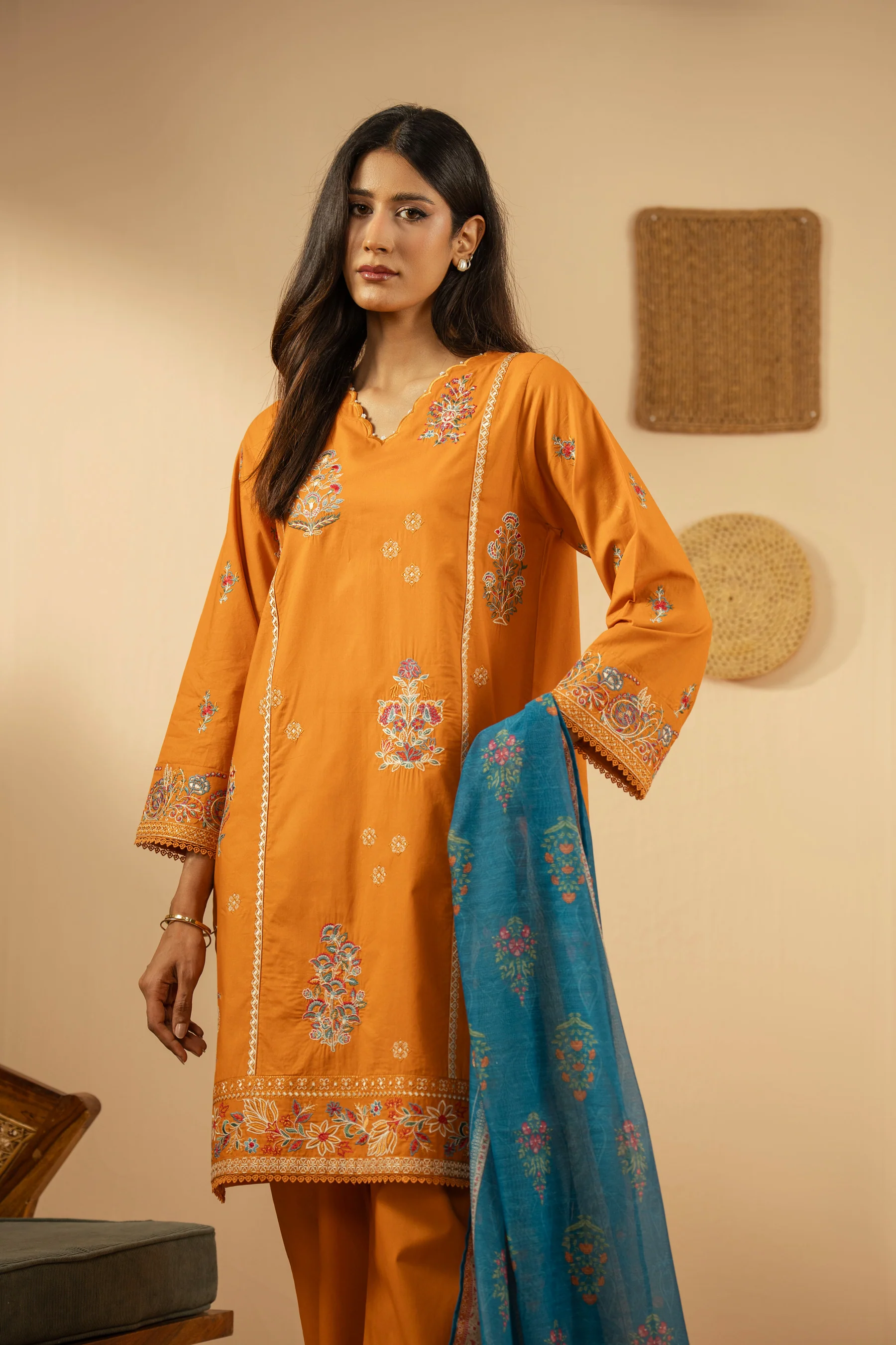 EMBROIDERED CAMBRIC STITCHED 3 PIECE SUIT - Image 7
