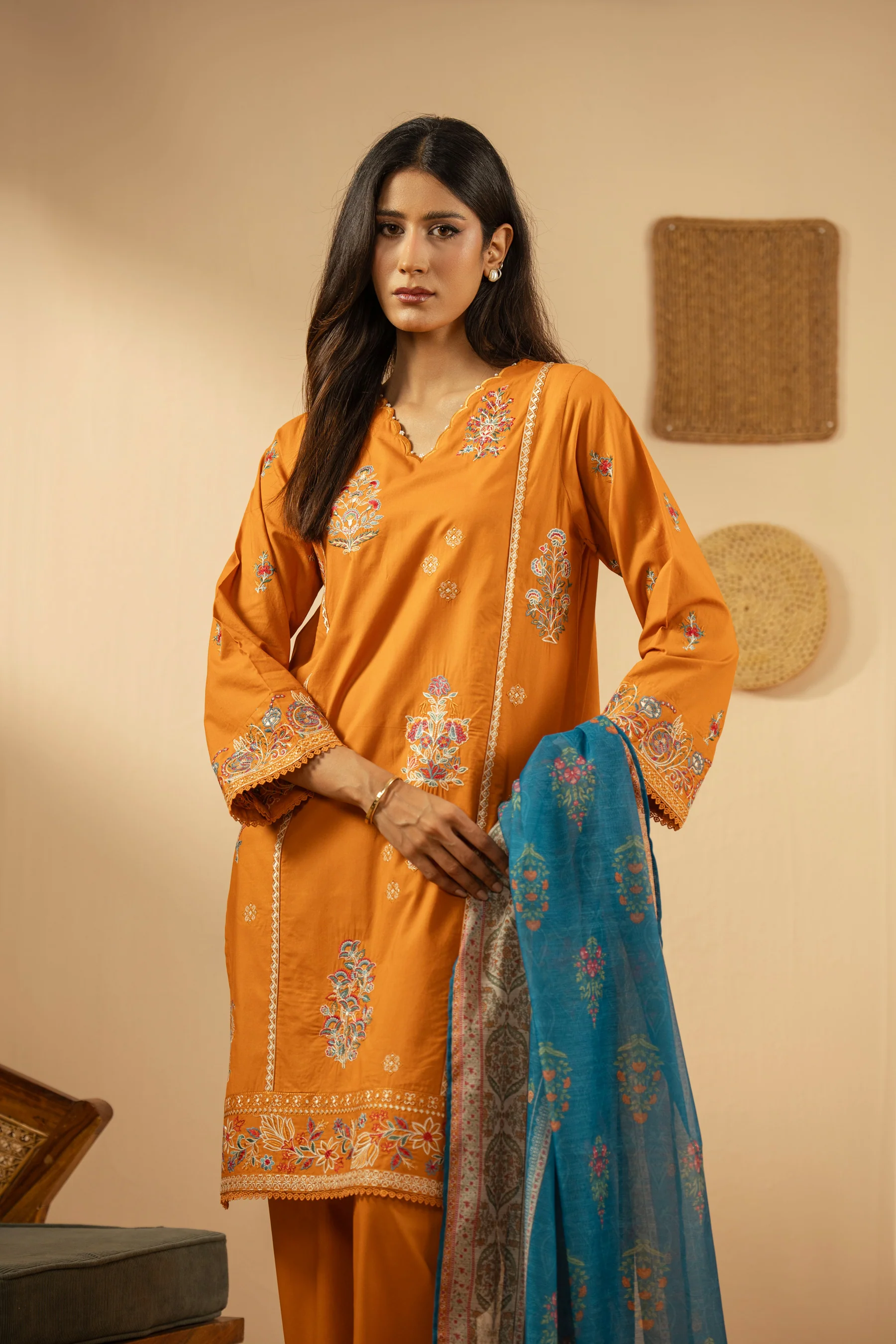 EMBROIDERED CAMBRIC STITCHED 3 PIECE SUIT - Image 8
