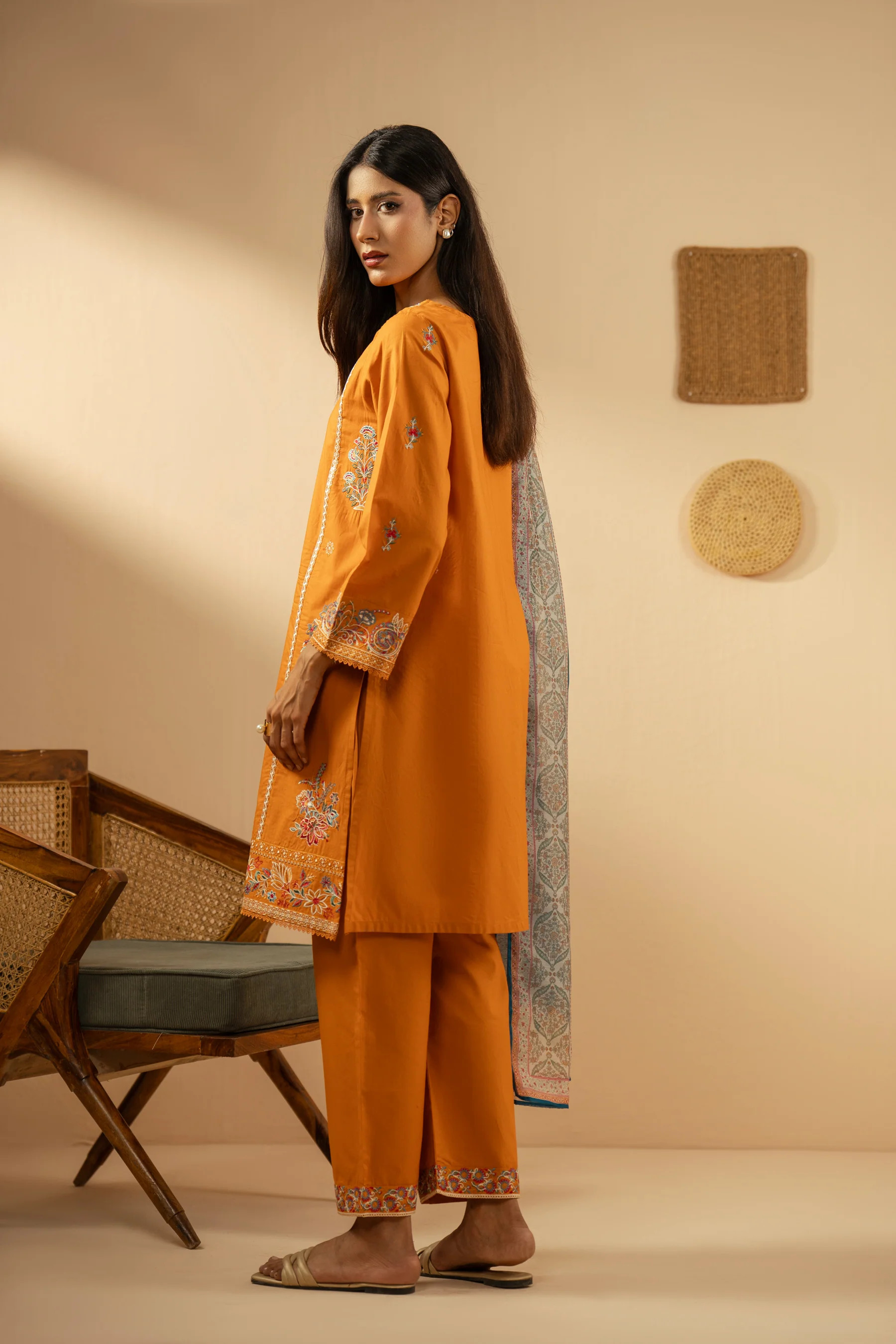 EMBROIDERED CAMBRIC STITCHED 3 PIECE SUIT - Image 9