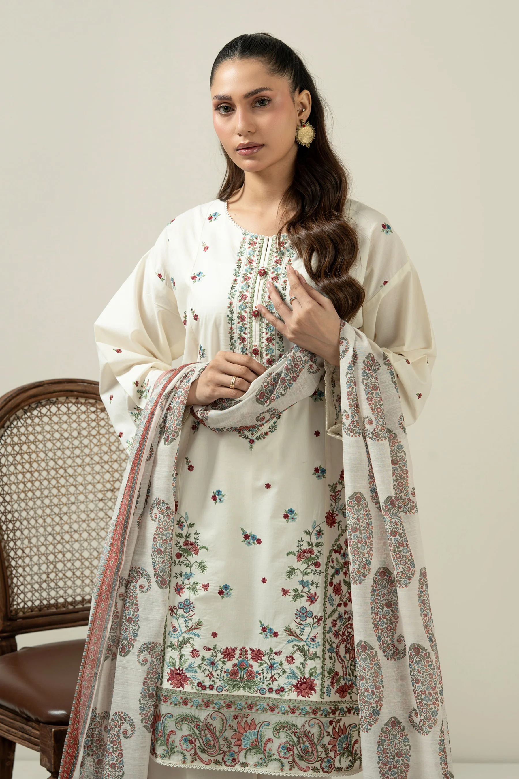 EMBROIDERED CAMBRIC STITCHED 3 PIECE SUIT - Image 3