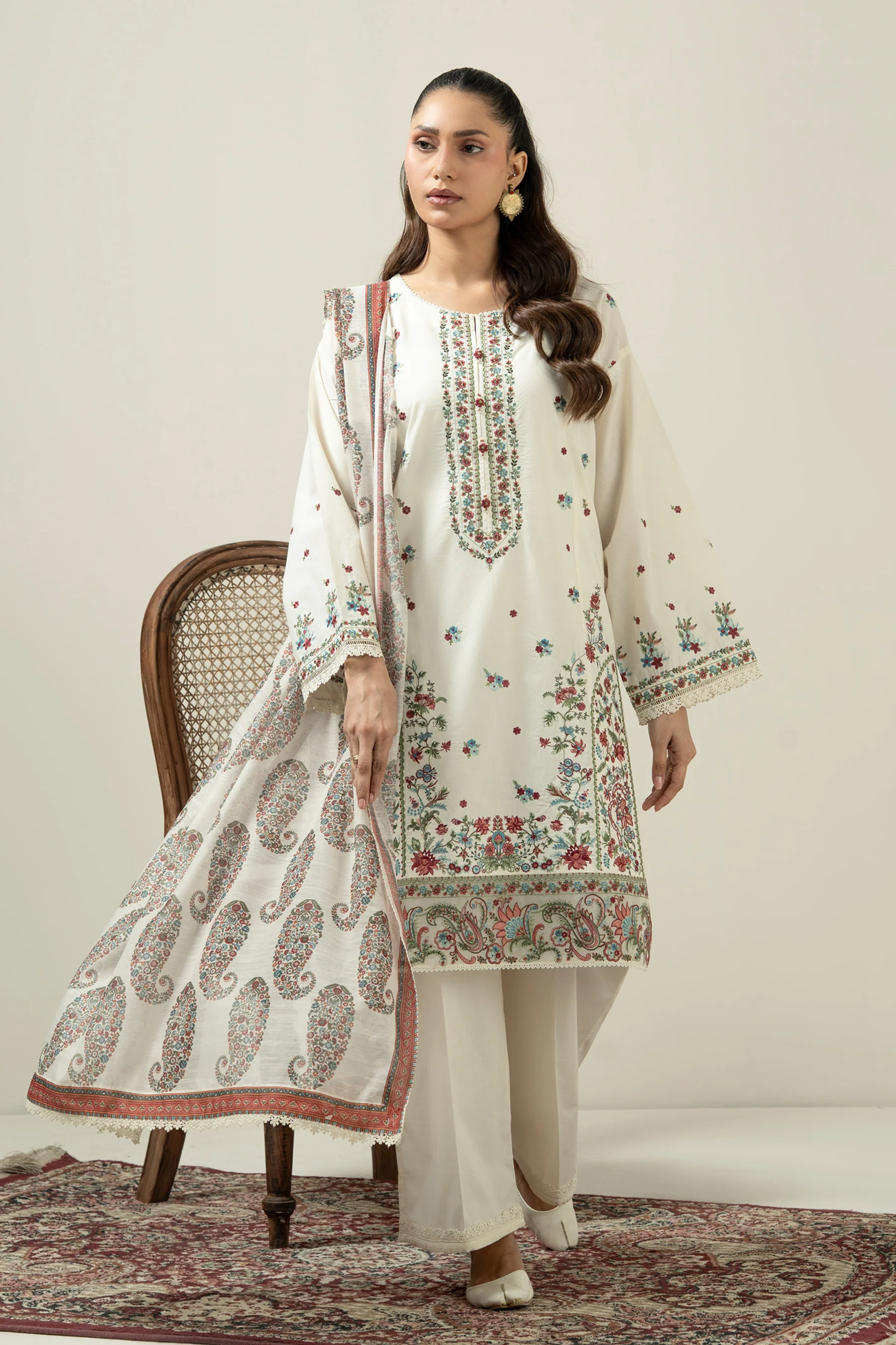 EMBROIDERED CAMBRIC STITCHED 3 PIECE SUIT - Image 5