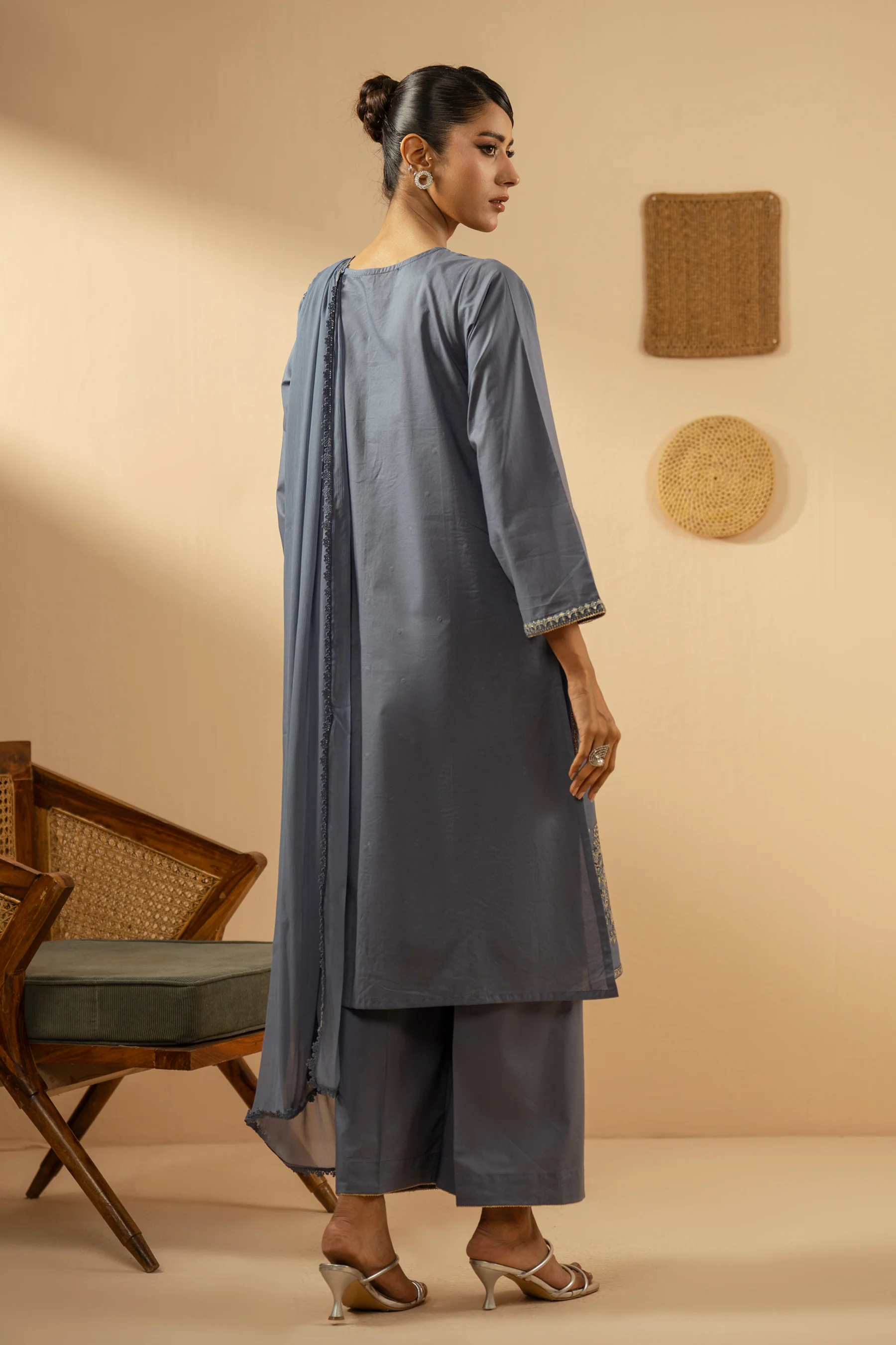 EMBROIDERED CAMBRIC STITCHED 3 PIECE SUIT - Image 4