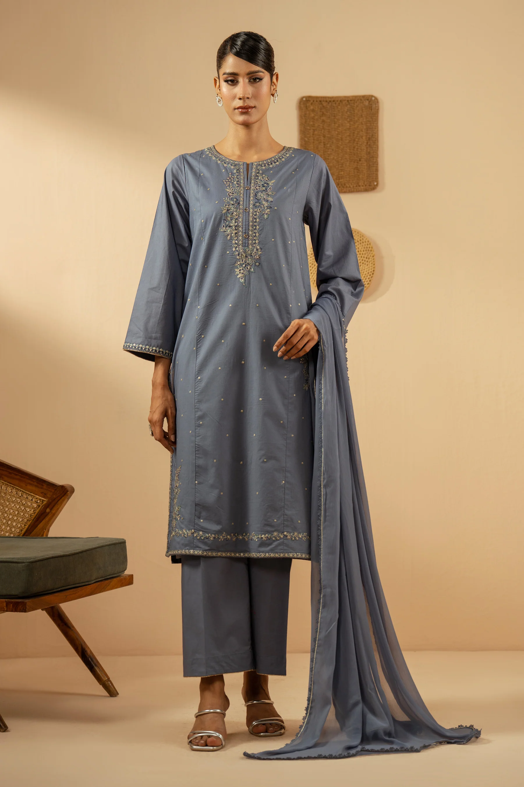 EMBROIDERED CAMBRIC STITCHED 3 PIECE SUIT - Image 5