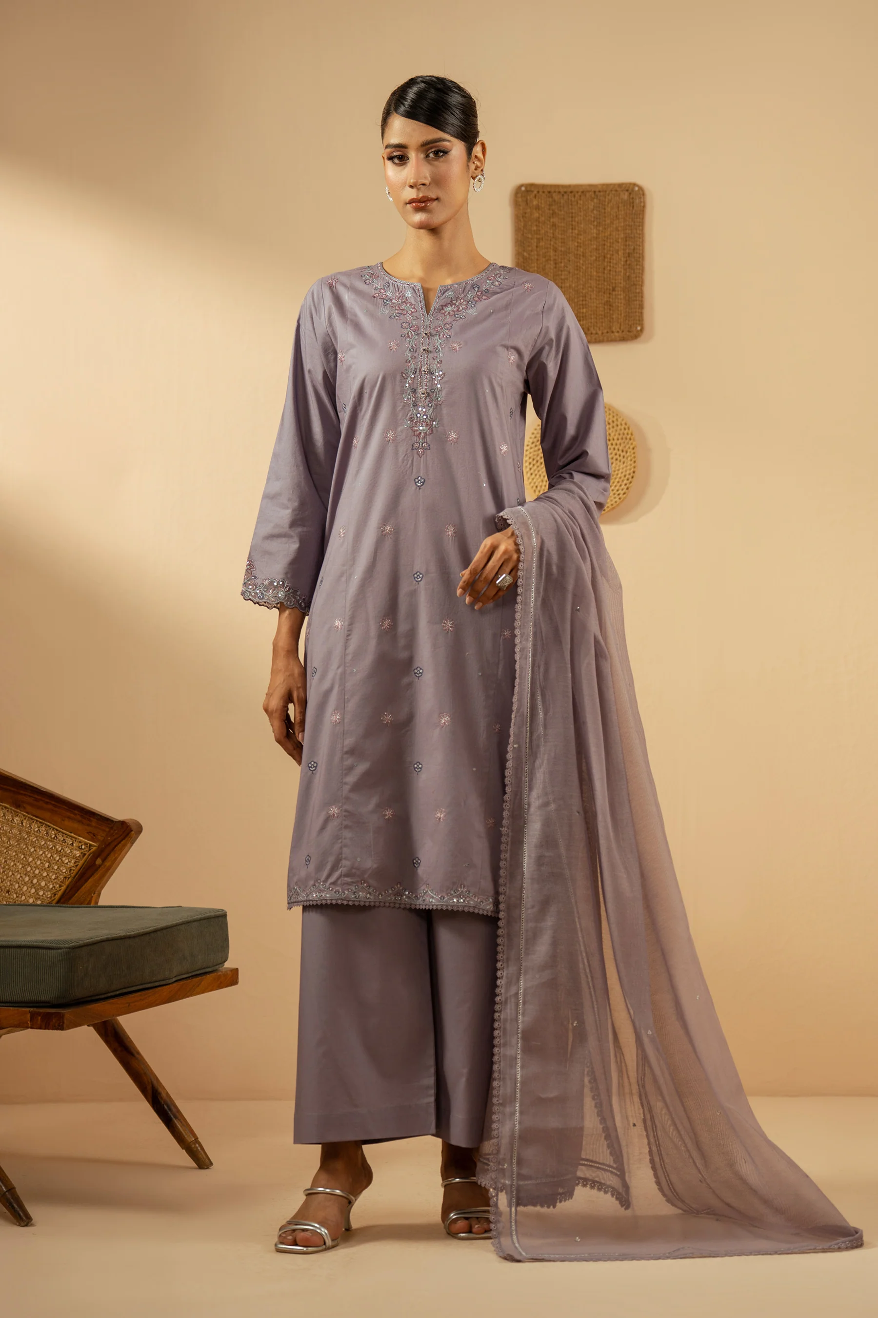 EMBROIDERED CAMBRIC STITCHED 3 PIECE SUIT - Image 3