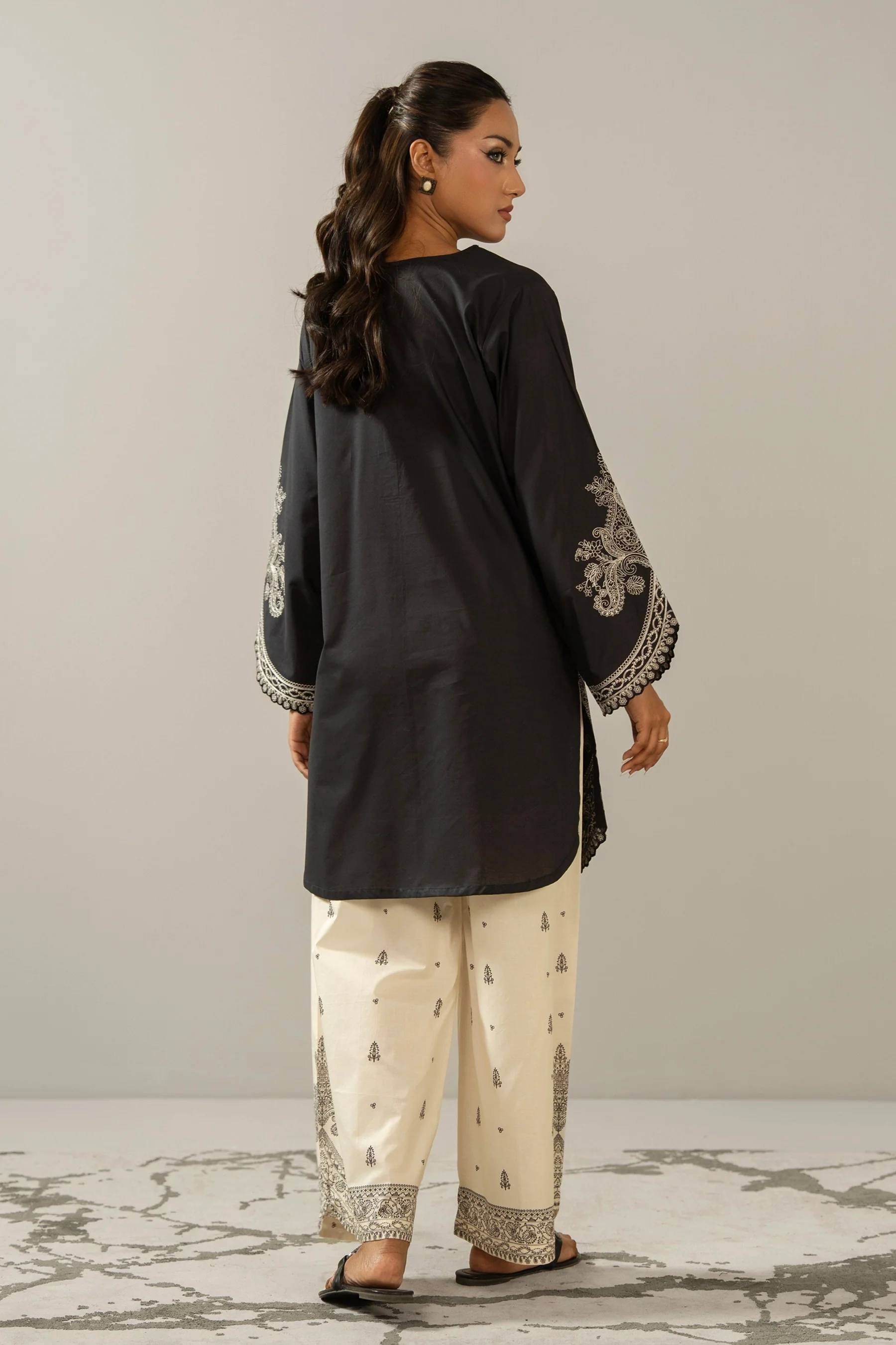 EMBROIDERED CAMBRIC STITCHED SHIRT BOTTOM SUIT - Image 3