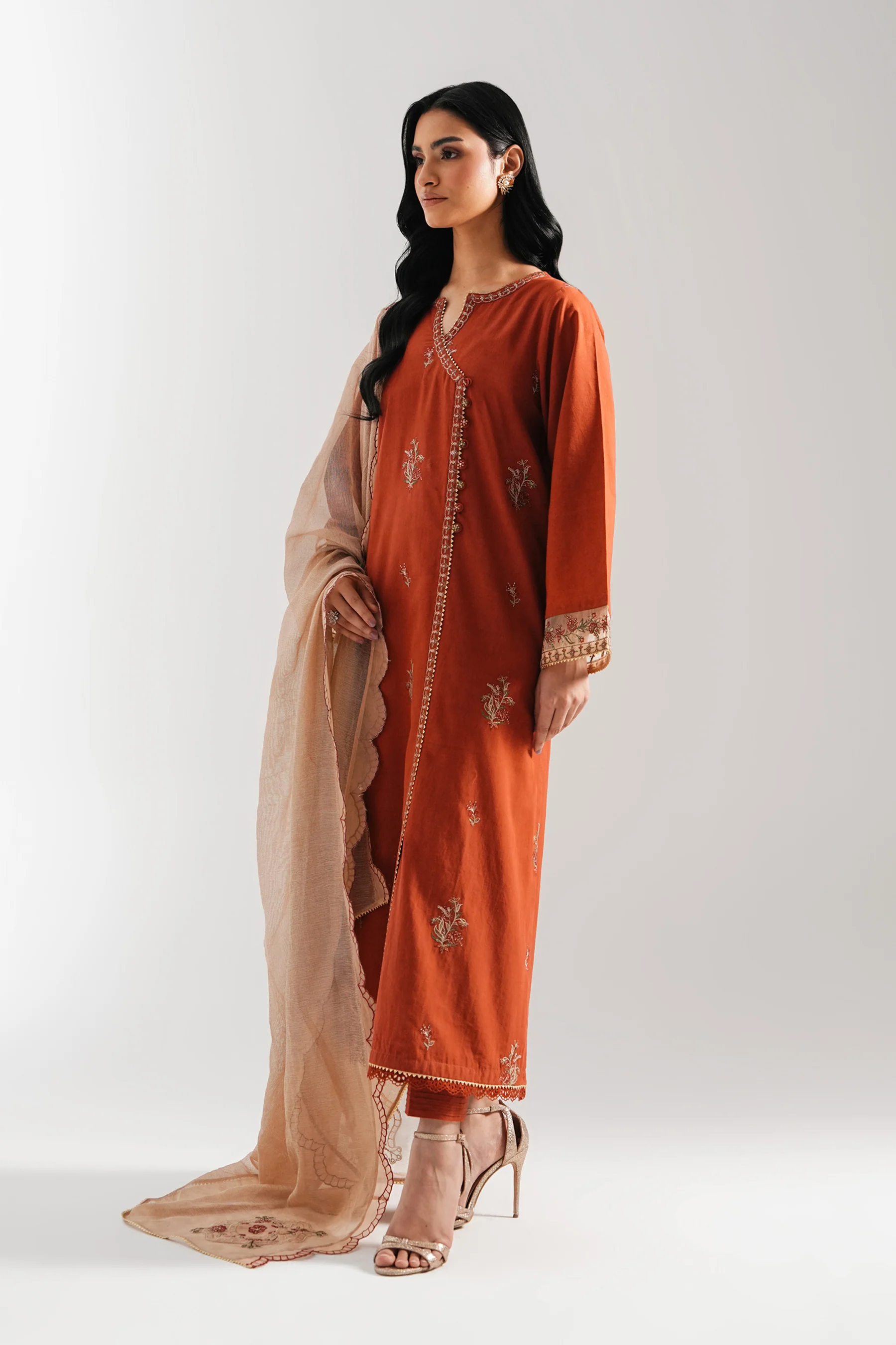 EMBROIDERED CAMBRIC STITCHED 3 PIECE SUIT (FACTORY E-OUTLET) - Image 3