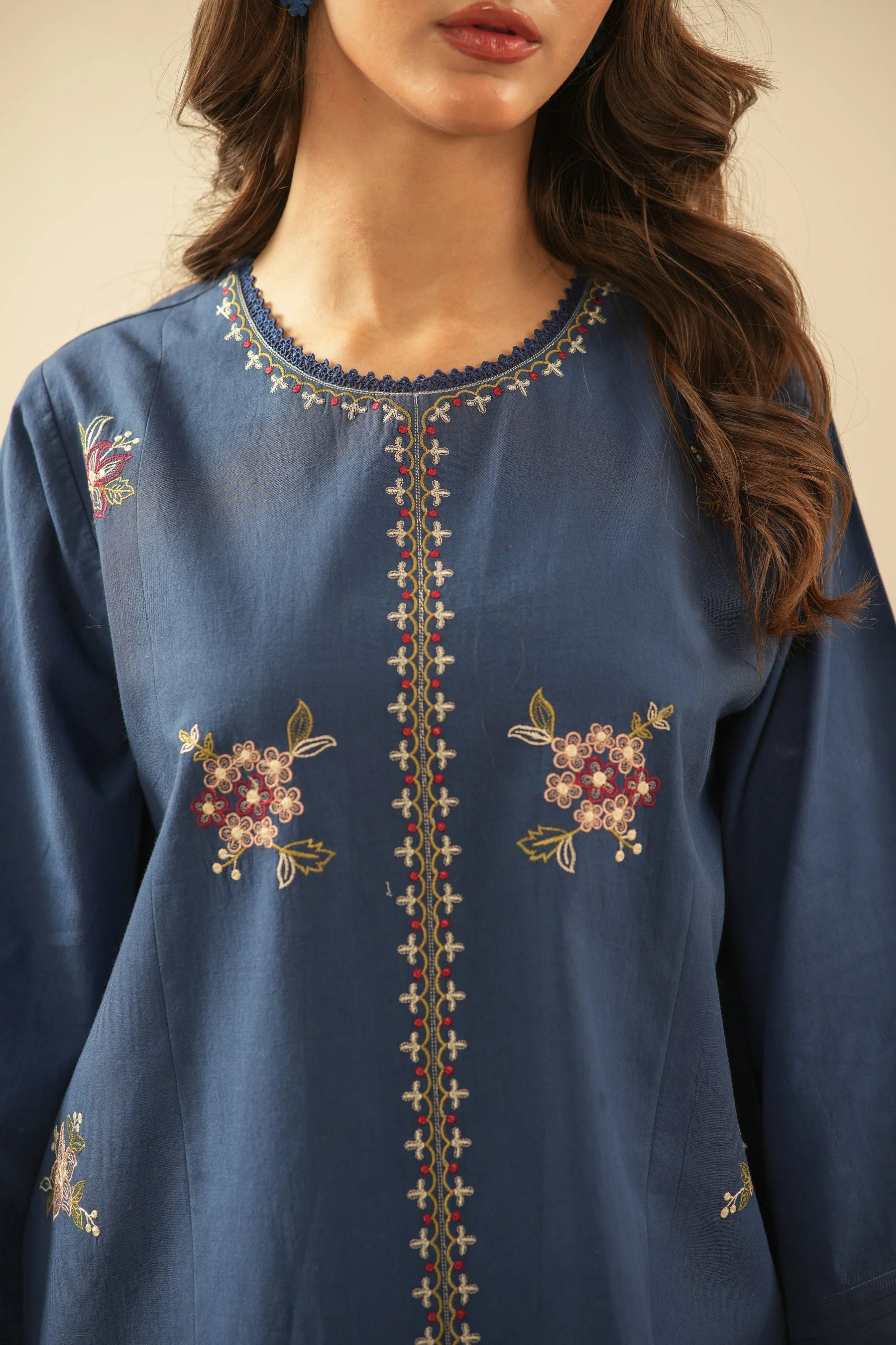 EMBROIDERED CAMBRIC UNSTITCHED 3 PIECE SUIT - Image 4