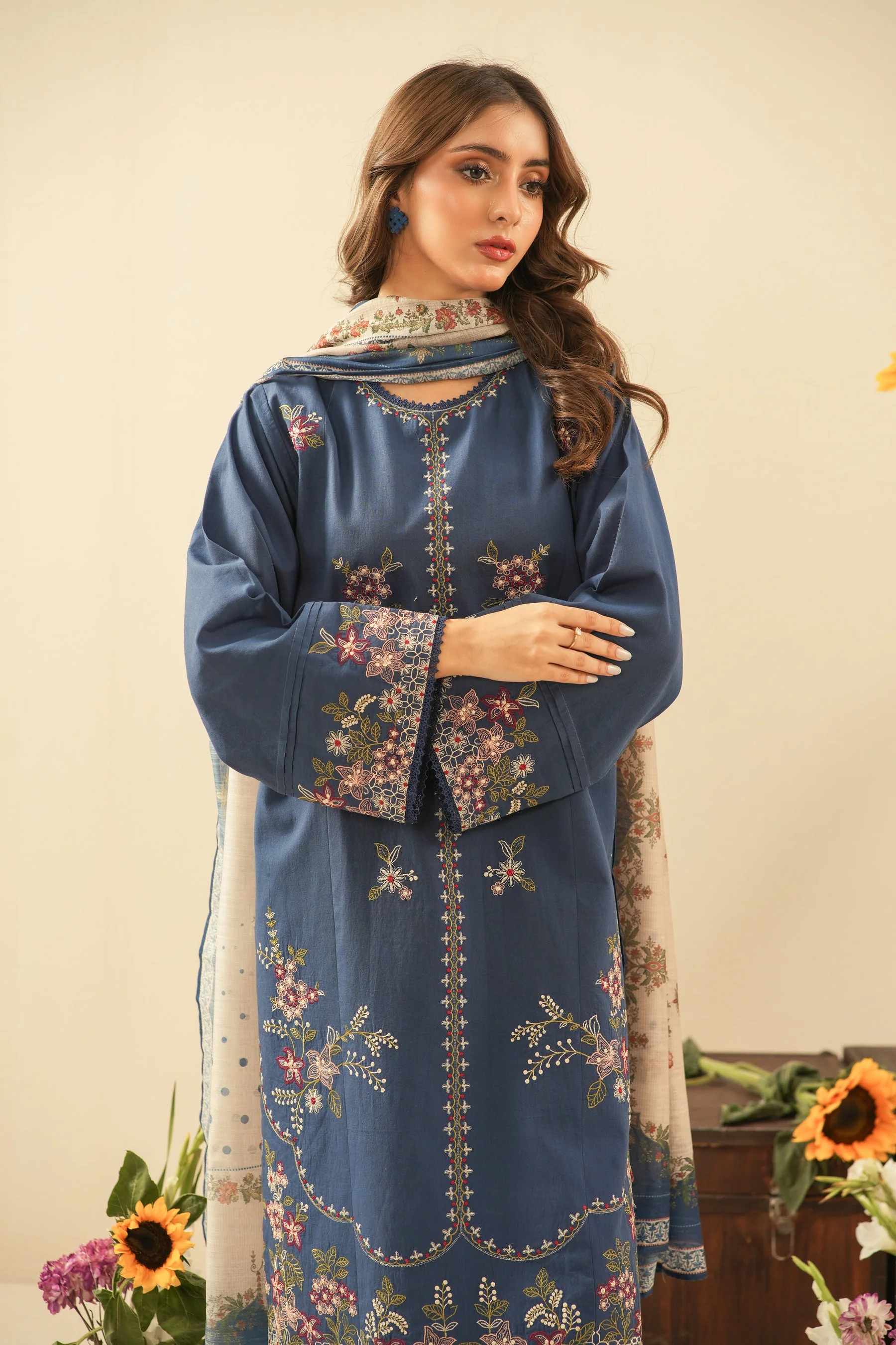 EMBROIDERED CAMBRIC UNSTITCHED 3 PIECE SUIT - Image 5