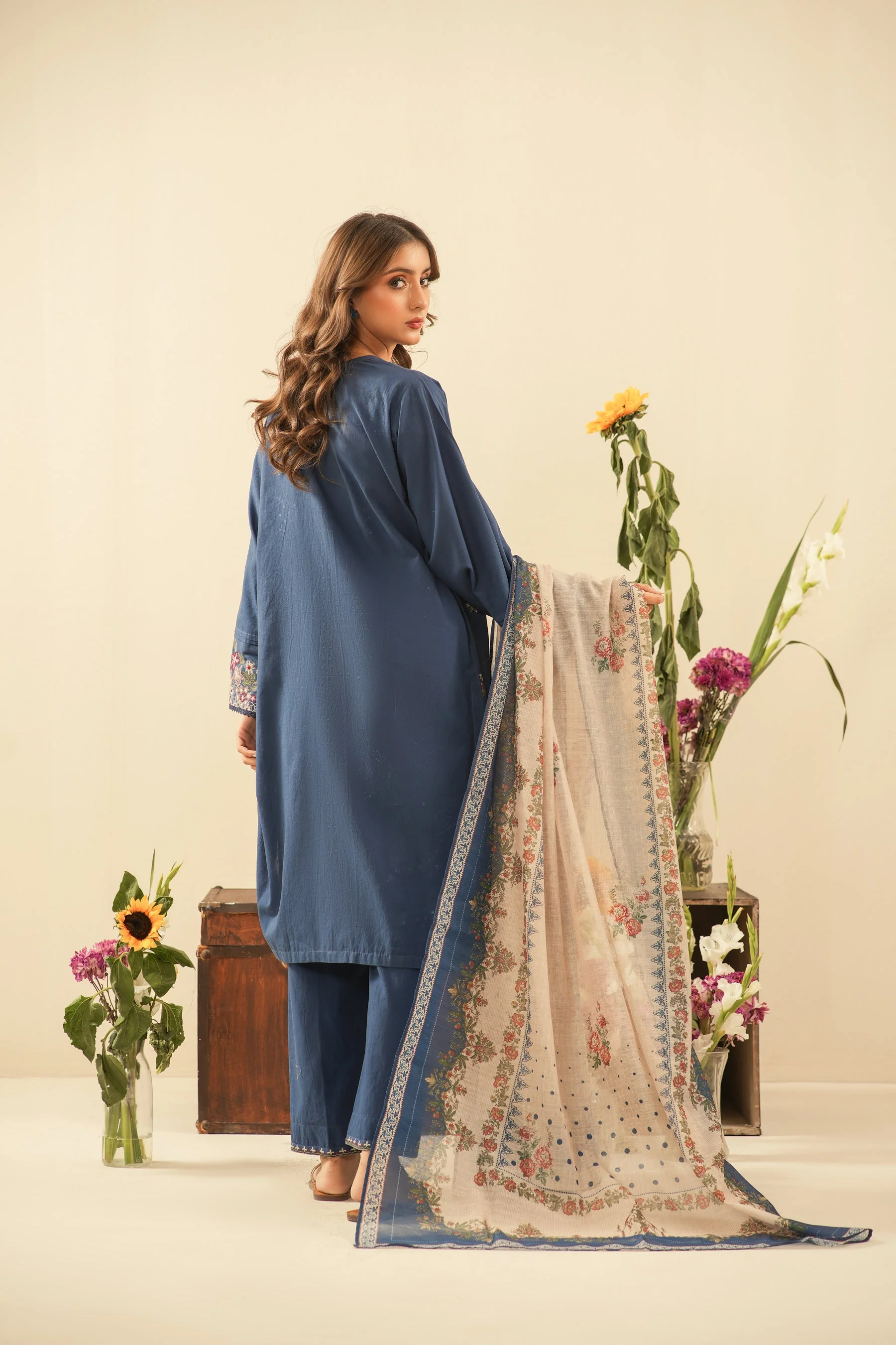 EMBROIDERED CAMBRIC UNSTITCHED 3 PIECE SUIT - Image 7