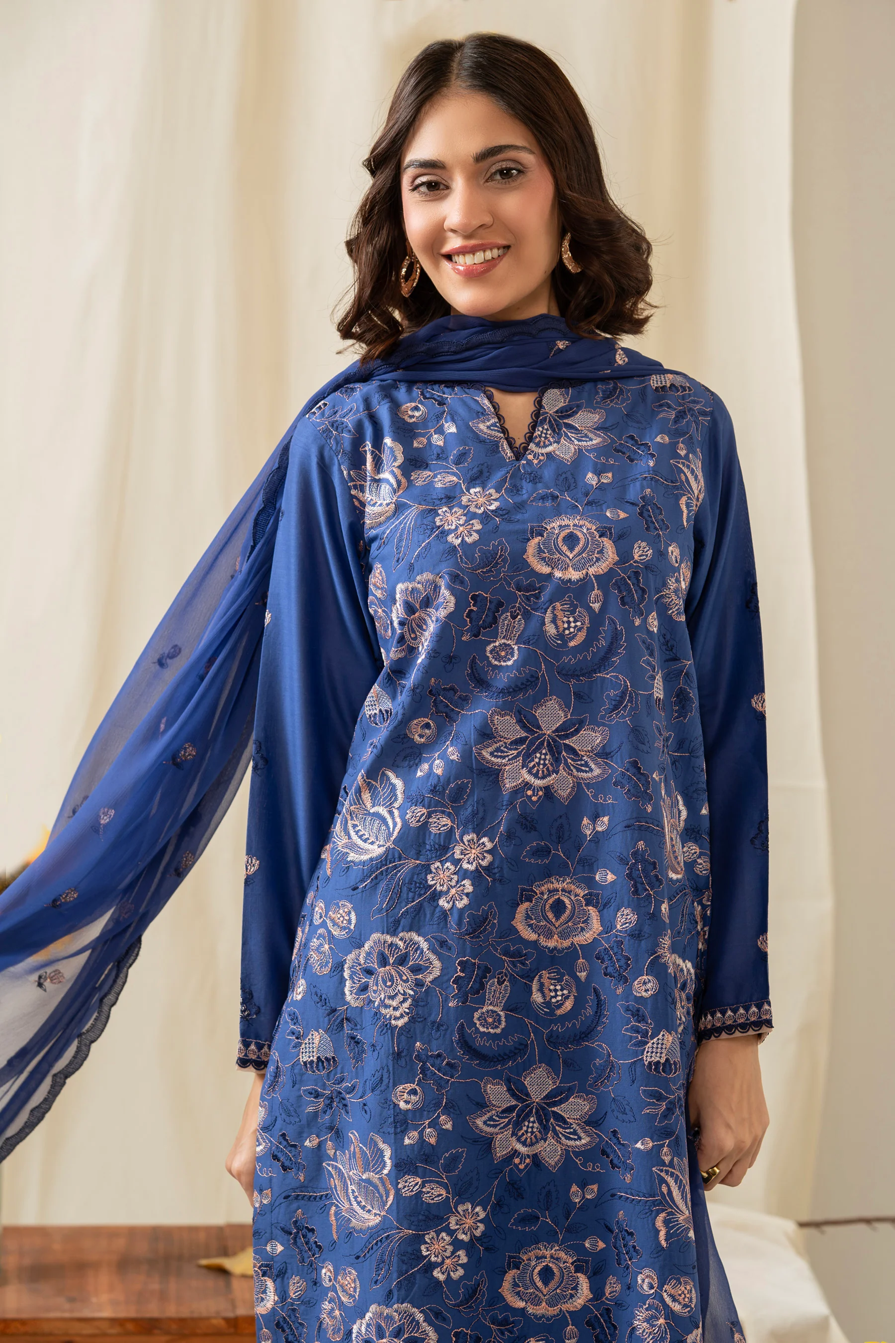 EMBROIDERED CAMBRIC UNSTITCHED 3 PIECE SUIT - Image 4