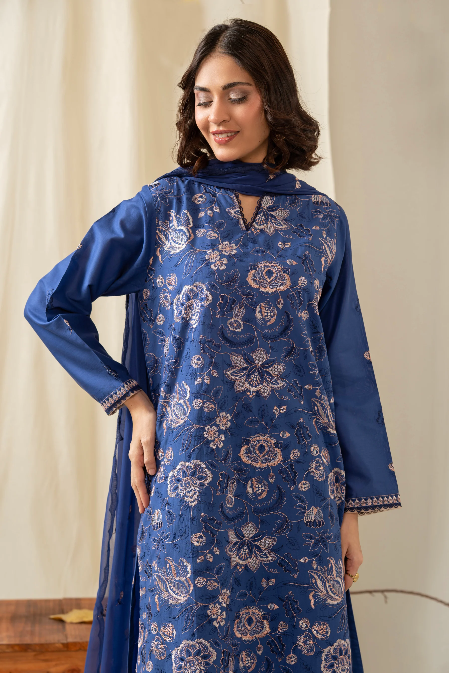EMBROIDERED CAMBRIC UNSTITCHED 3 PIECE SUIT - Image 5