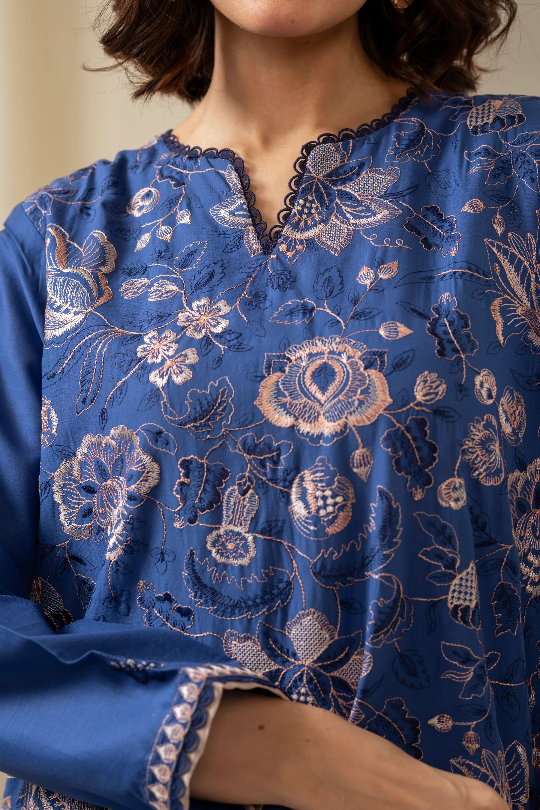 EMBROIDERED CAMBRIC UNSTITCHED 3 PIECE SUIT - Image 6