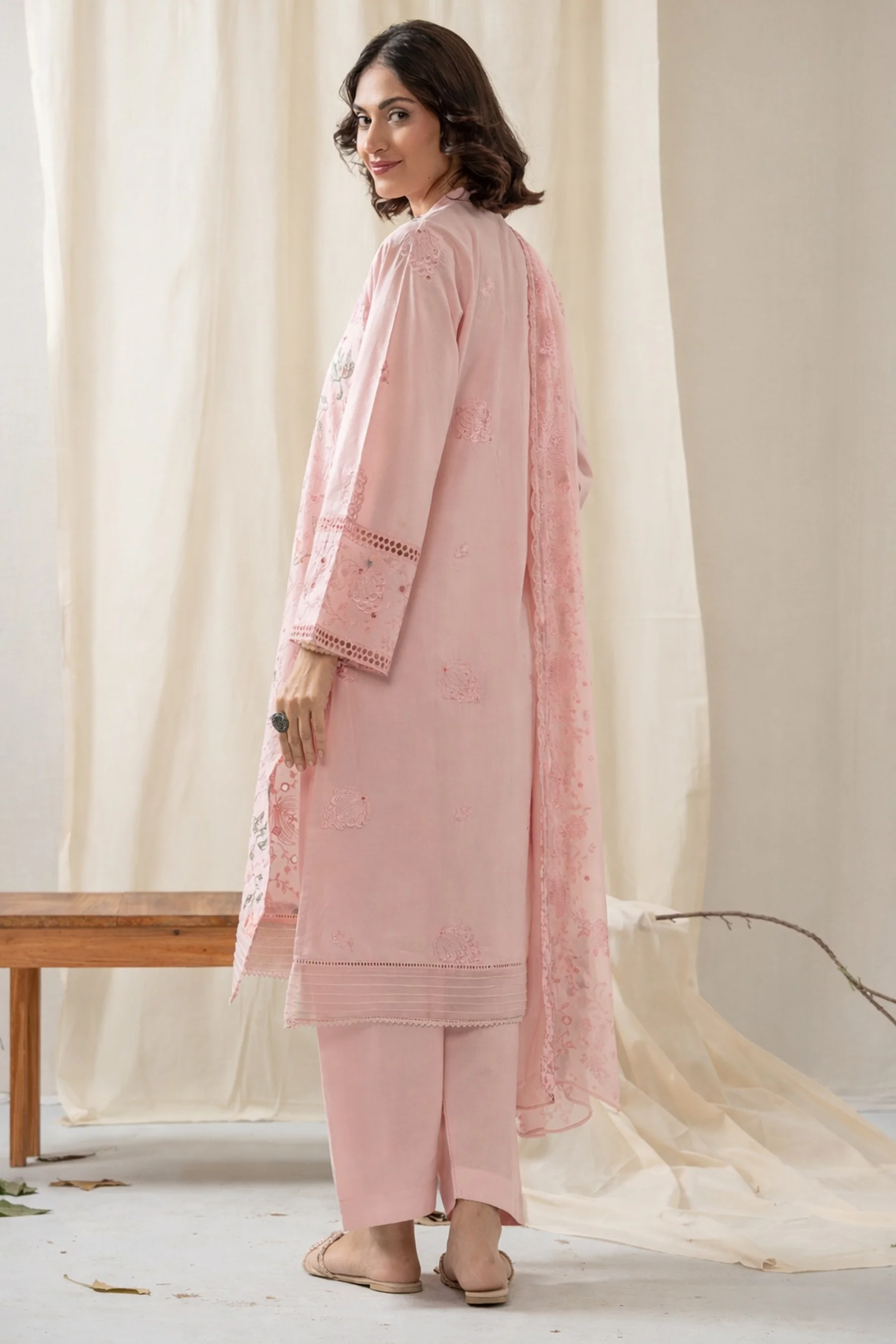 EMBROIDERED CAMBRIC UNSTITCHED 3 PIECE SUIT - Image 3