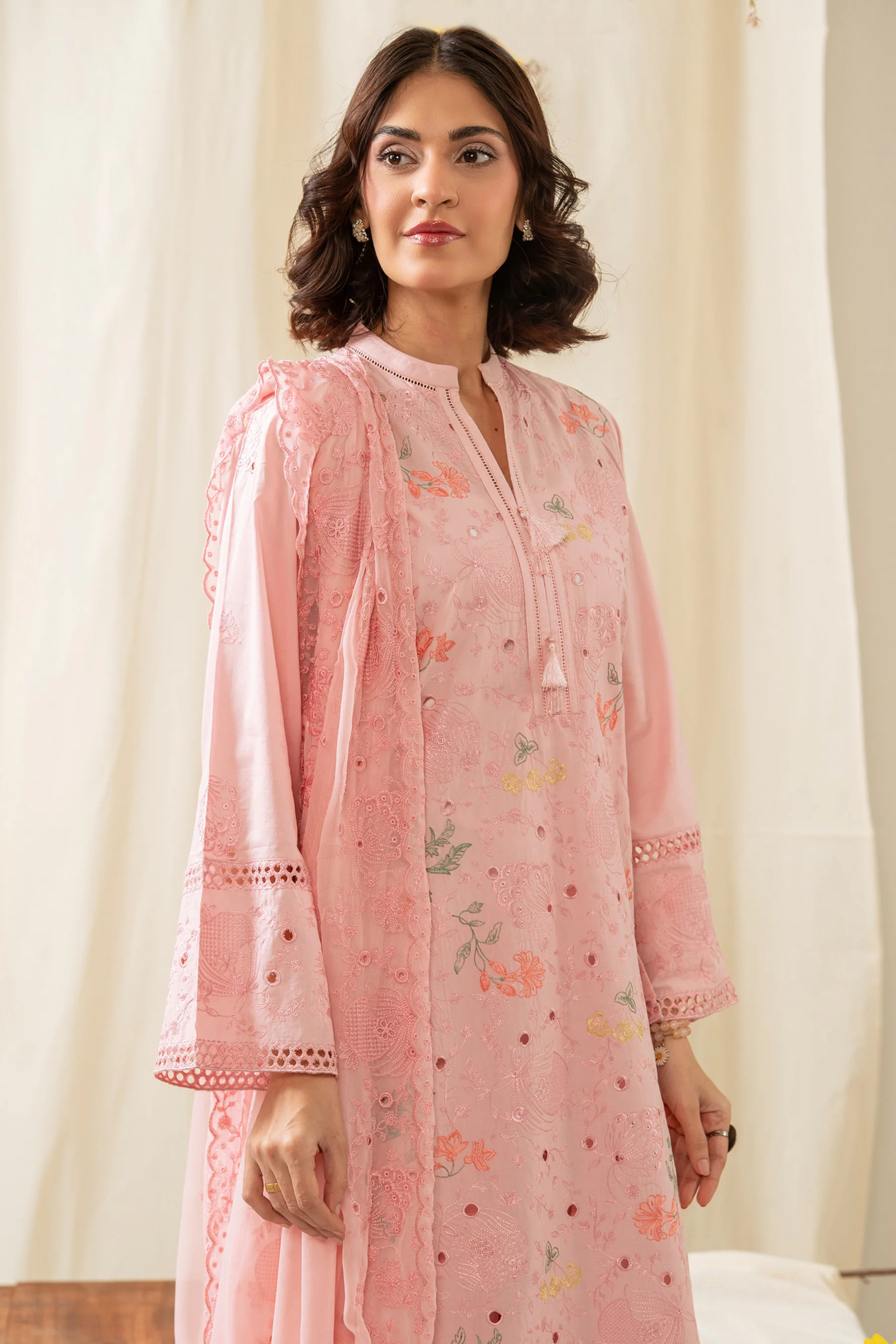 EMBROIDERED CAMBRIC UNSTITCHED 3 PIECE SUIT - Image 4
