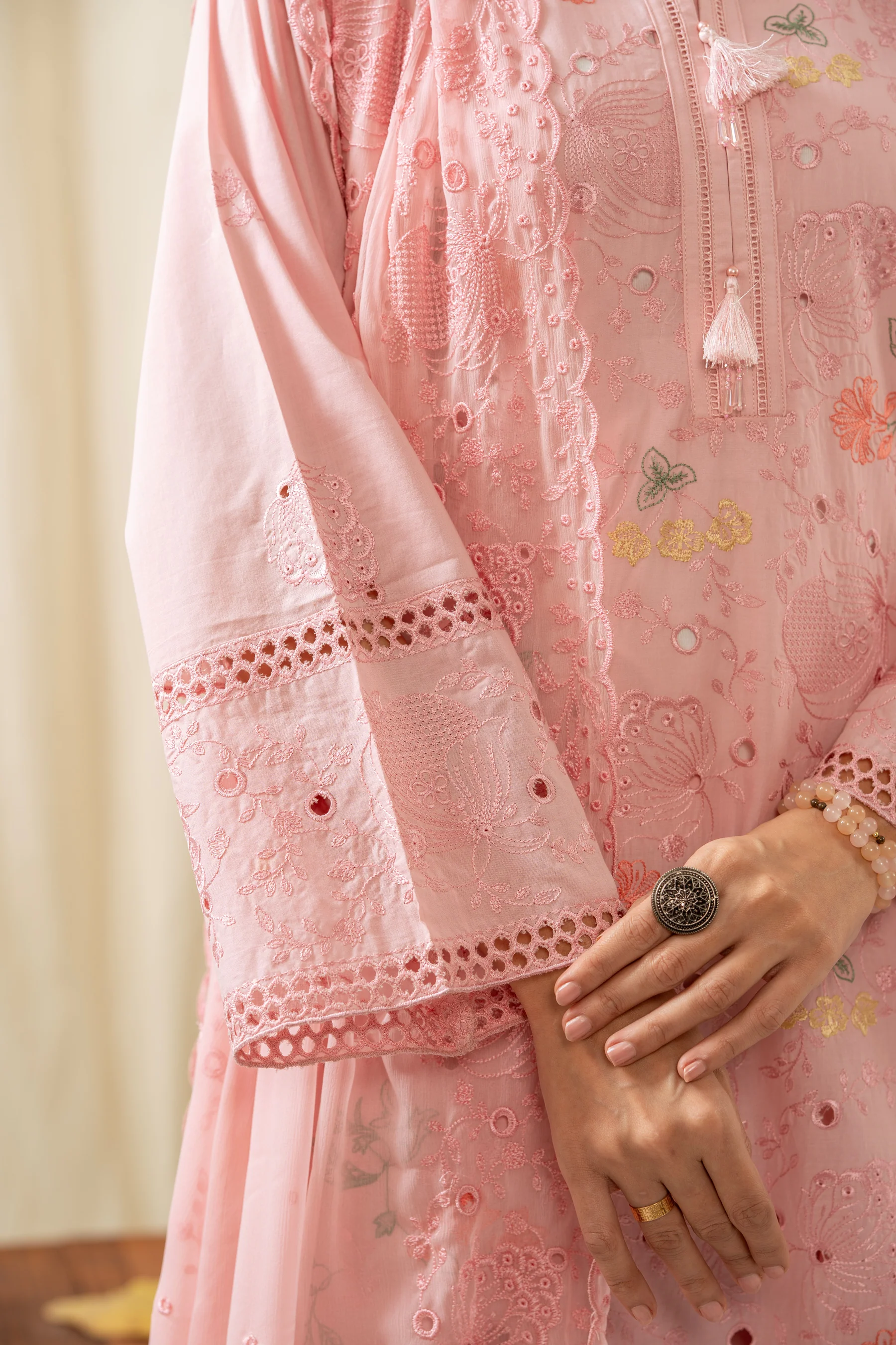EMBROIDERED CAMBRIC UNSTITCHED 3 PIECE SUIT - Image 5