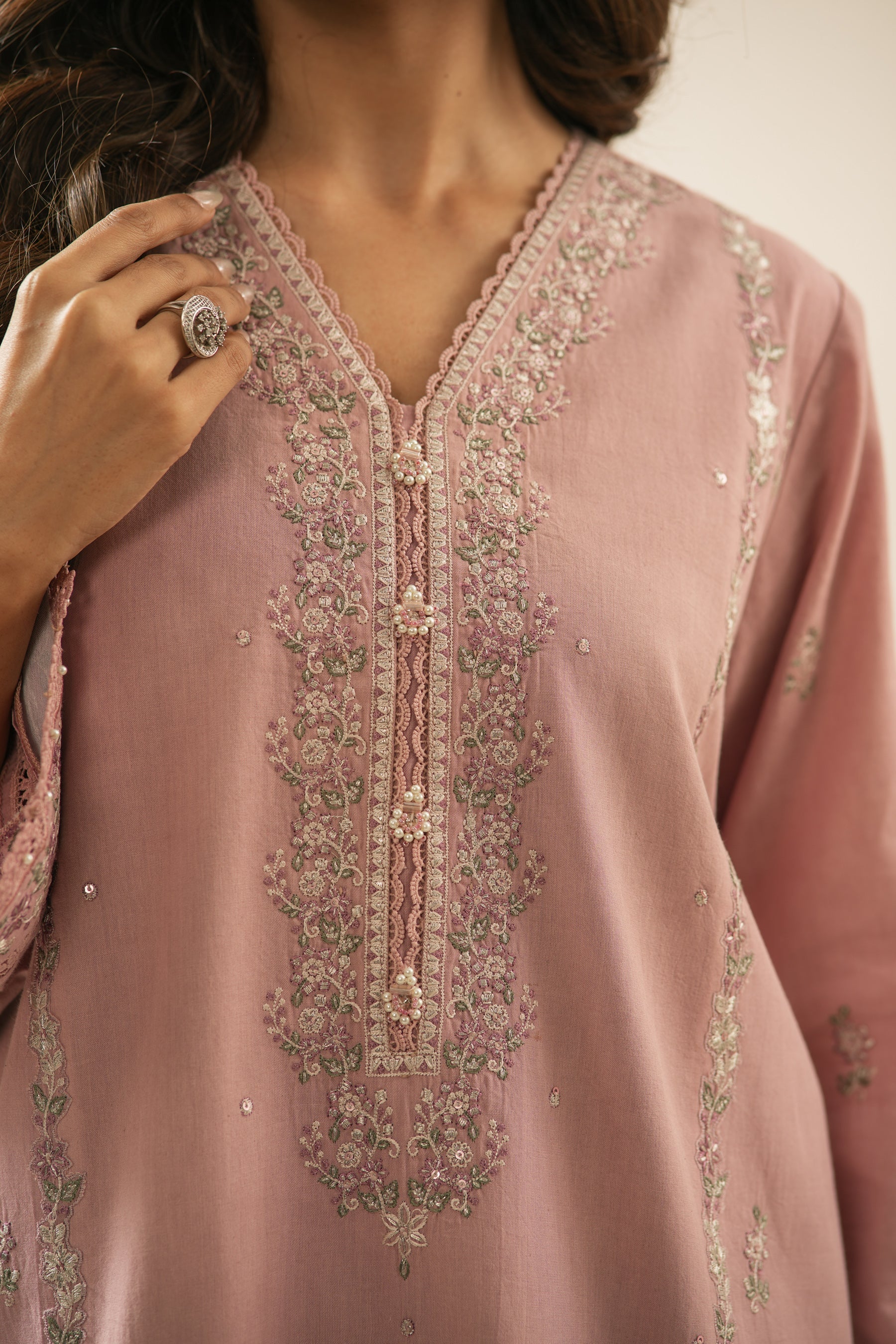 EMBROIDERED CAMBRIC UNSTITCHED 3 PIECE SUIT (FACTORY E-OUTLET) - Image 5