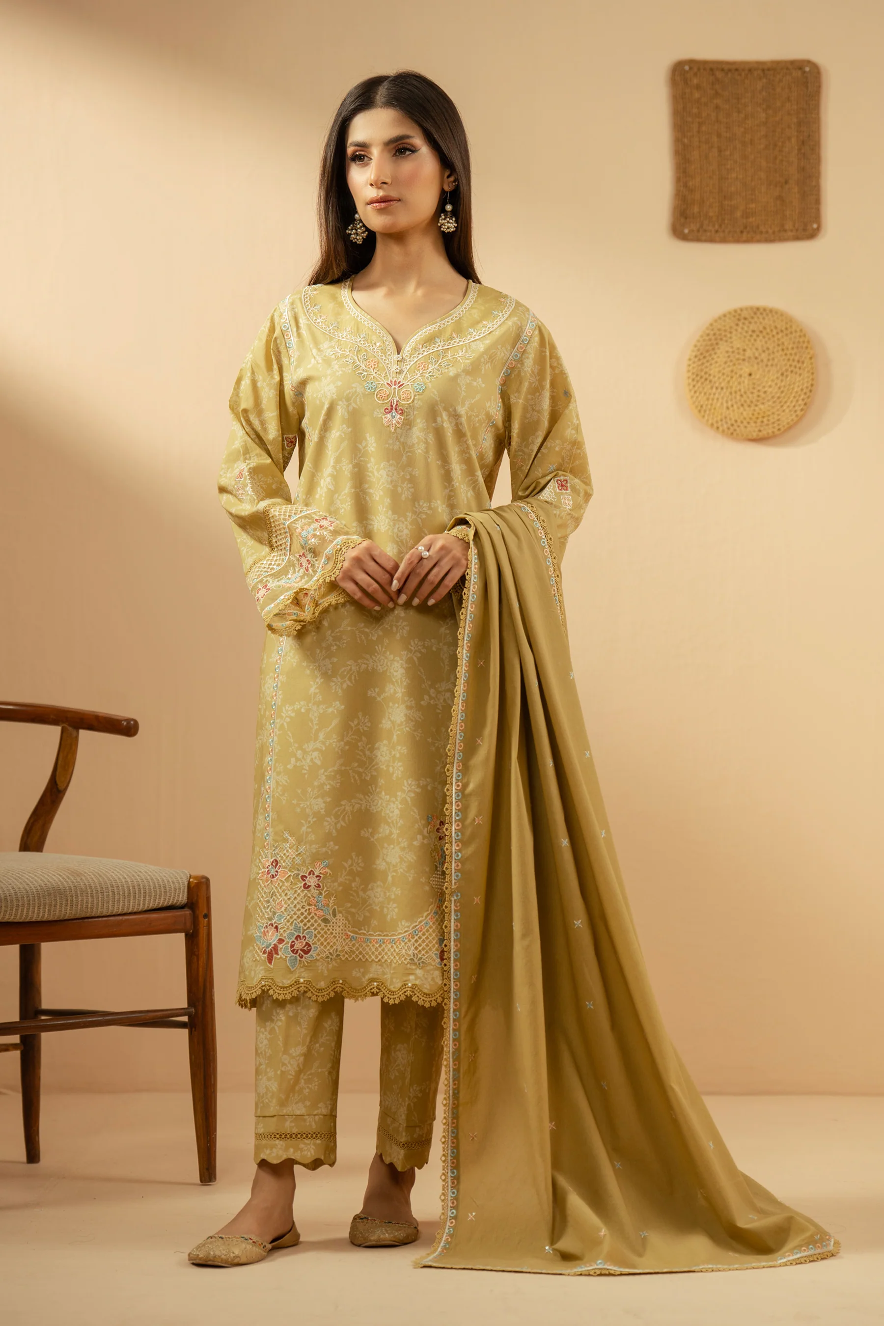EMBROIDERED CAMBRIC UNSTITCHED 3 PIECE SUIT - Image 3
