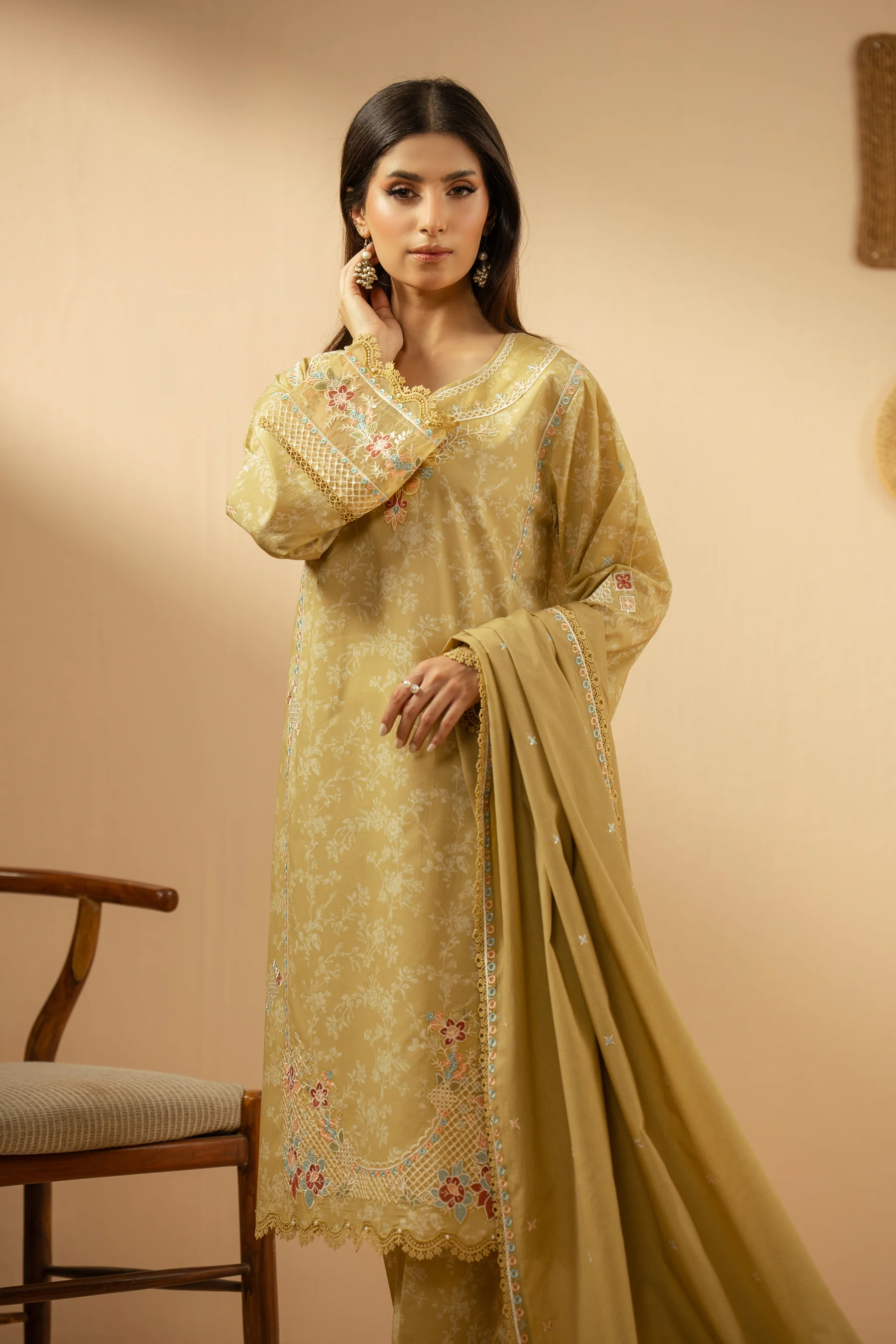 EMBROIDERED CAMBRIC UNSTITCHED 3 PIECE SUIT - Image 6