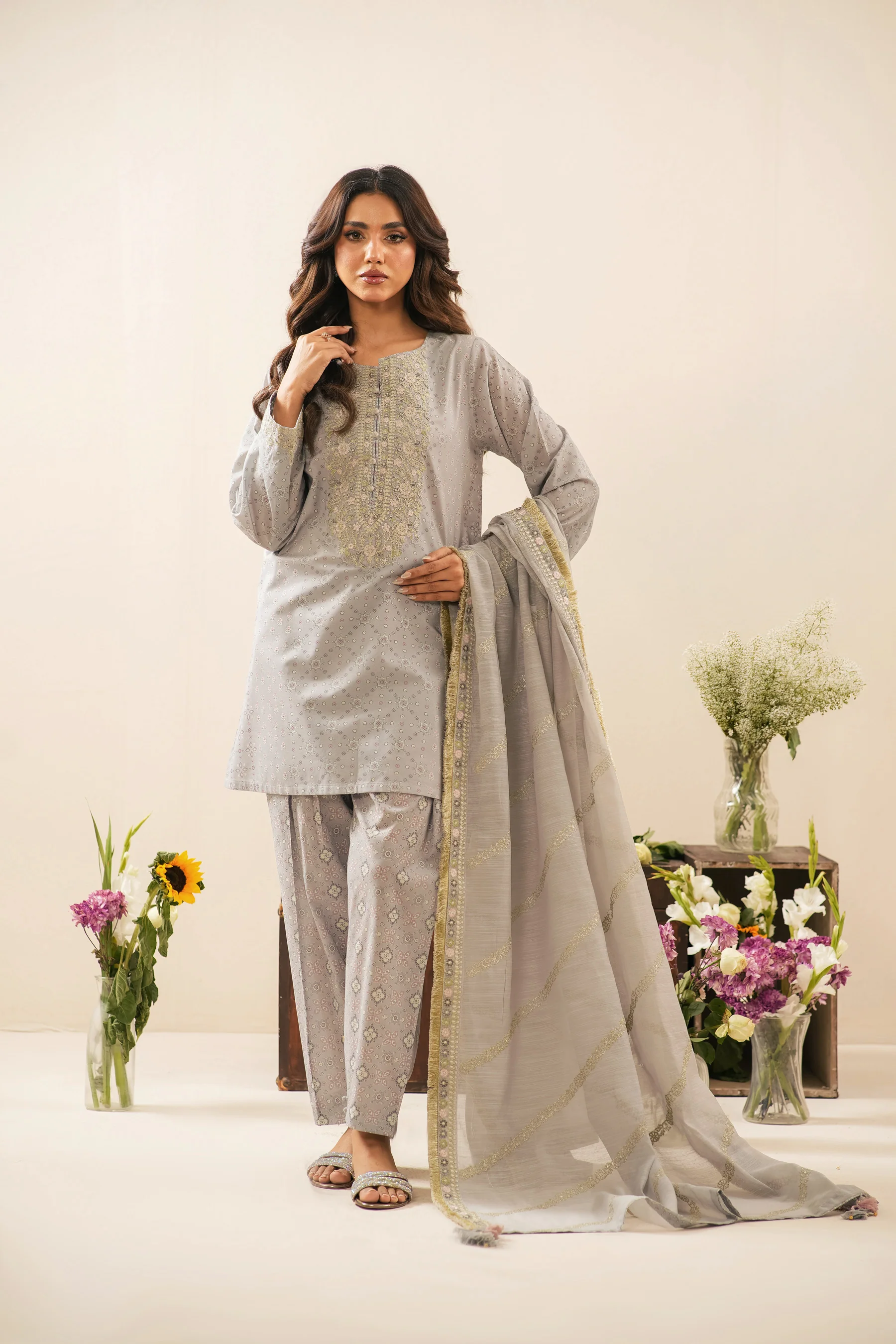 EMBROIDERED CAMBRIC UNSTITCHED 3 PIECE SUIT - Image 6