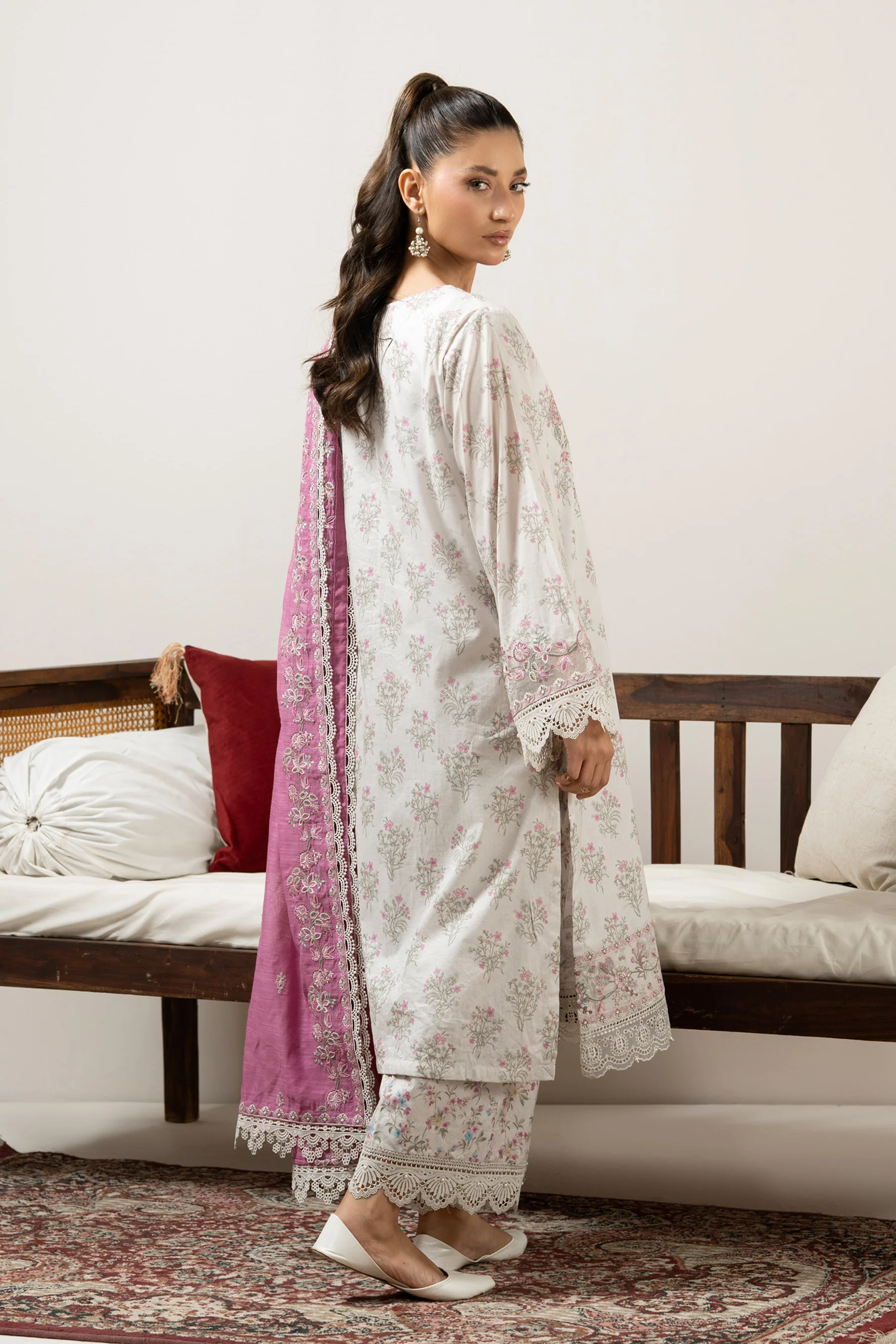 EMBROIDERED CAMBRIC UNSTITCHED 3 PIECE SUIT - Image 5