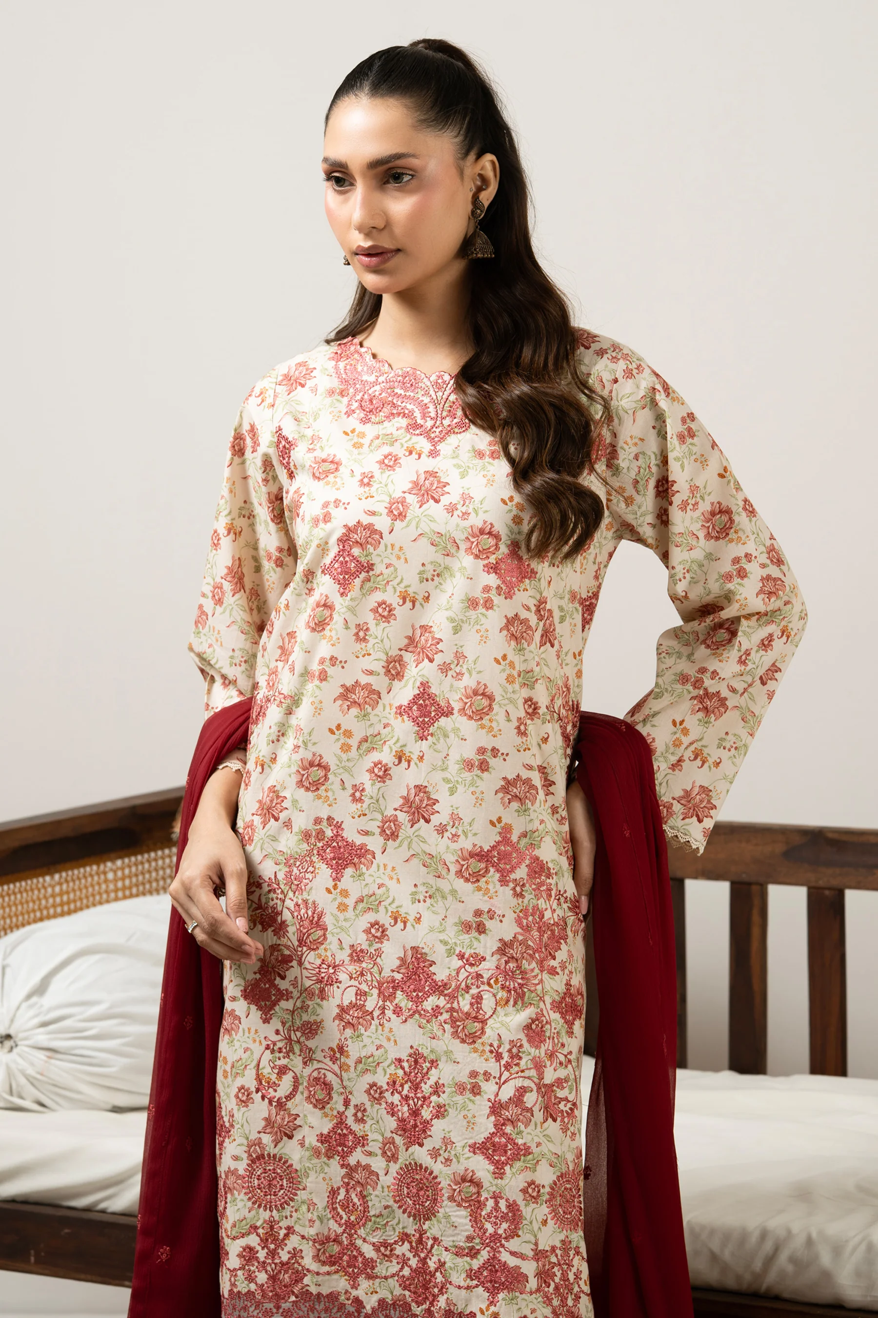 EMBROIDERED CAMBRIC UNSTITCHED 3 PIECE SUIT - Image 3