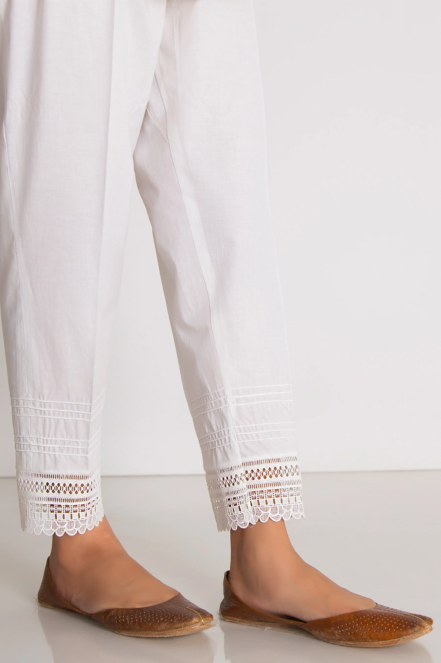 Embroidered cigarette Pants - White - Image 3