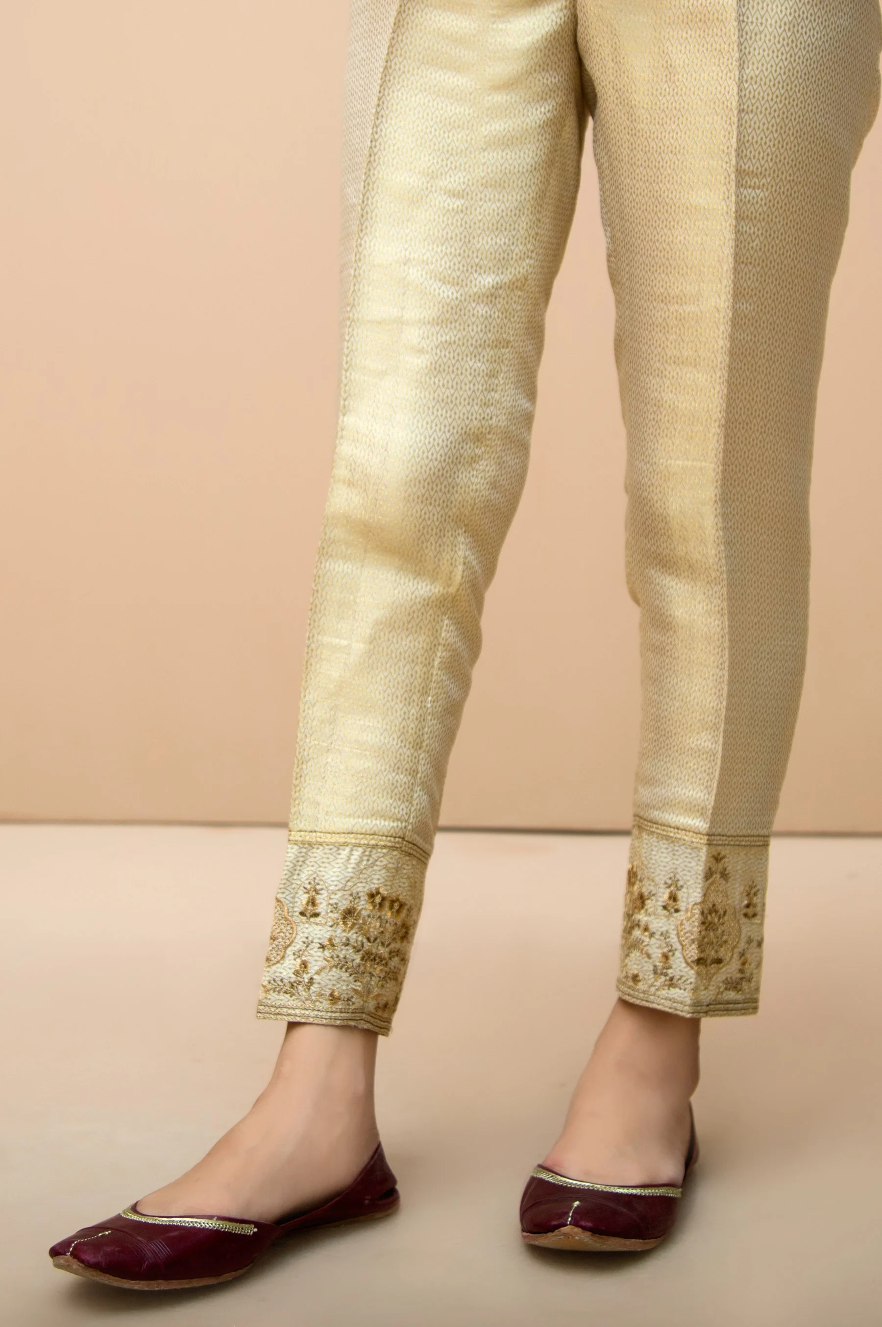 Embroidered cigarette Pants  - Golden - Image 5