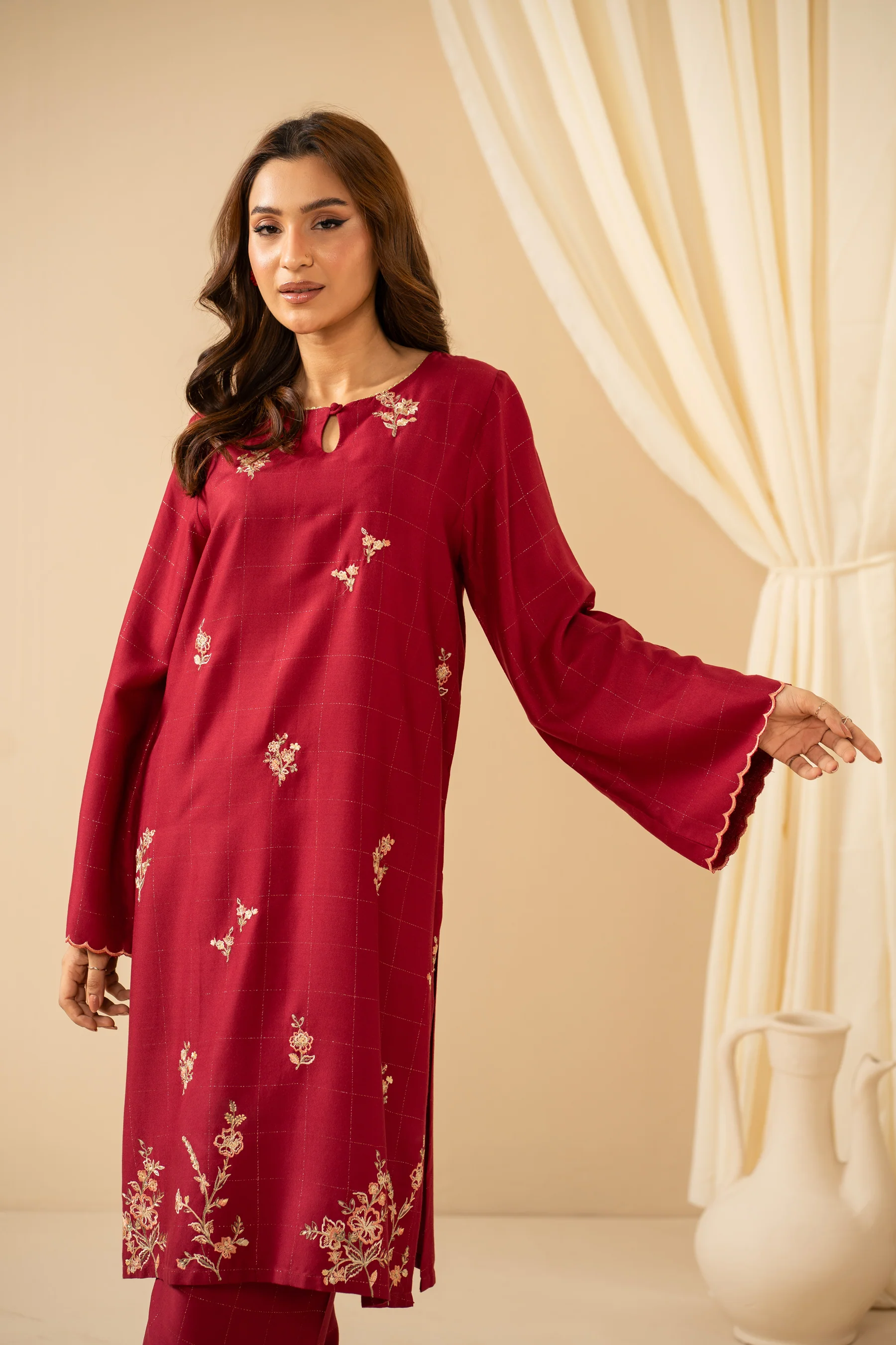 EMBROIDERED CREPE LUREX STITCHED 2-PIECE SUIT - Image 4
