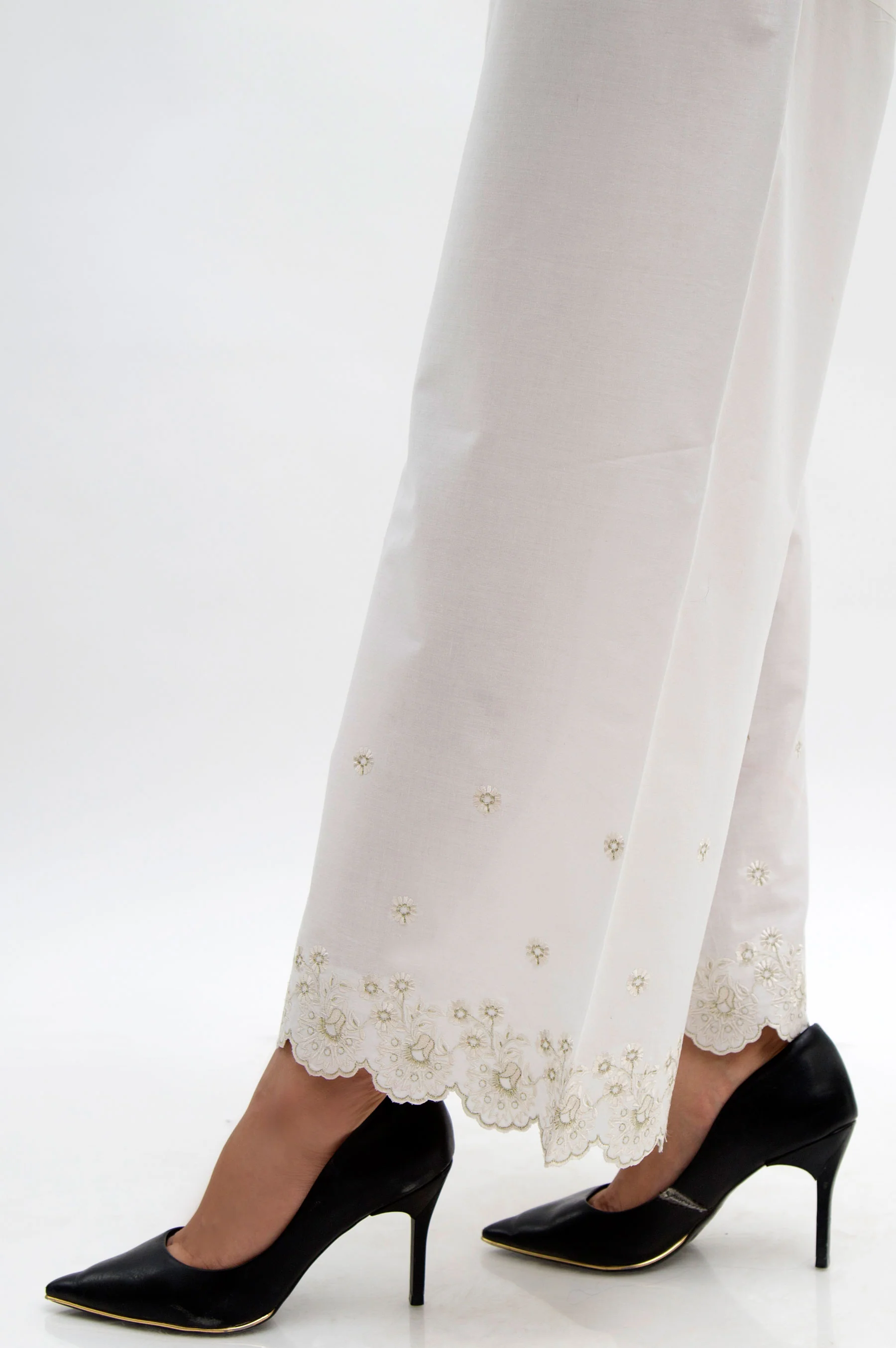 Embroidered Culotte Pants  - White - Image 3