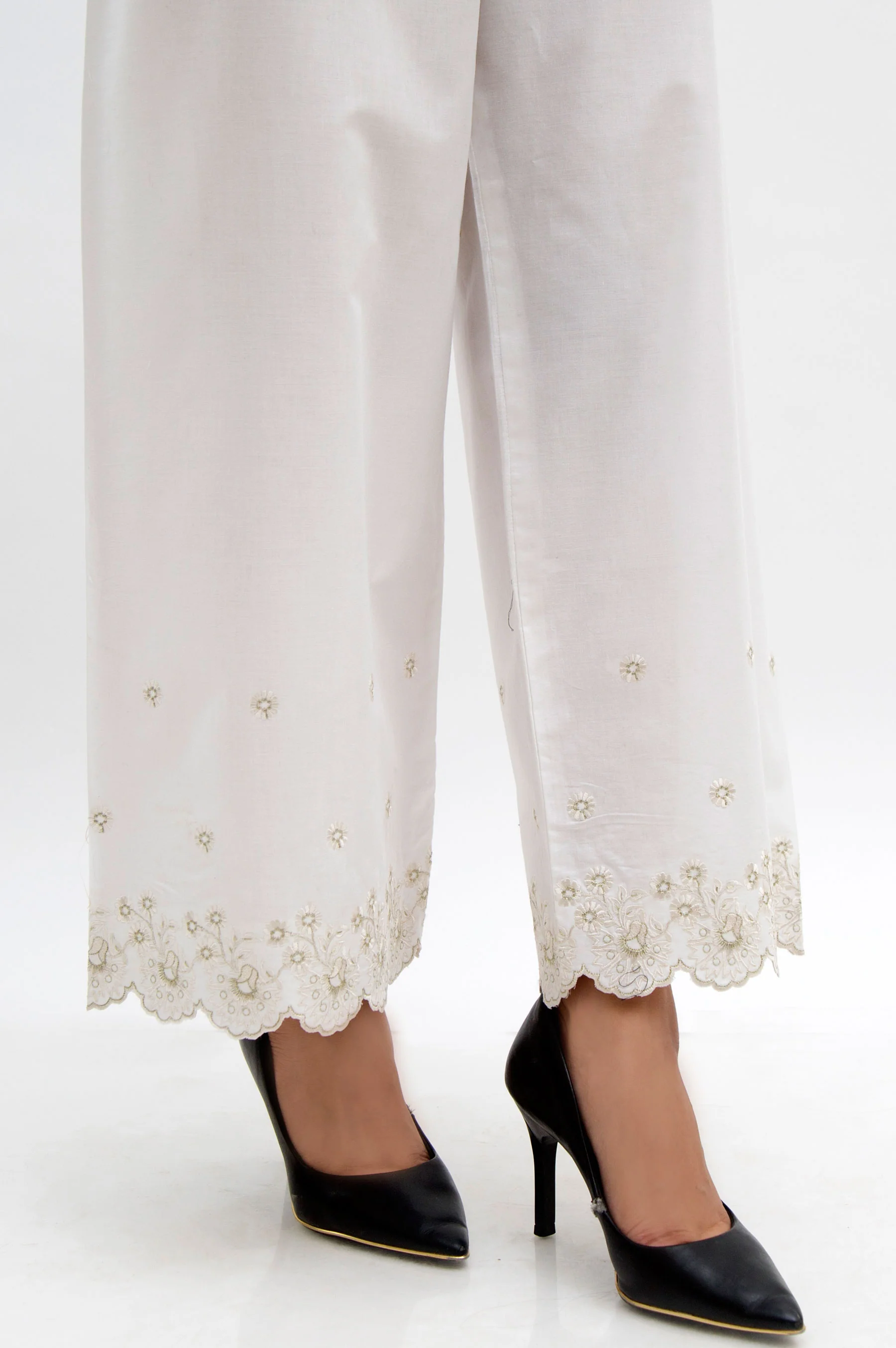 Embroidered Culotte Pants  - White - Image 4