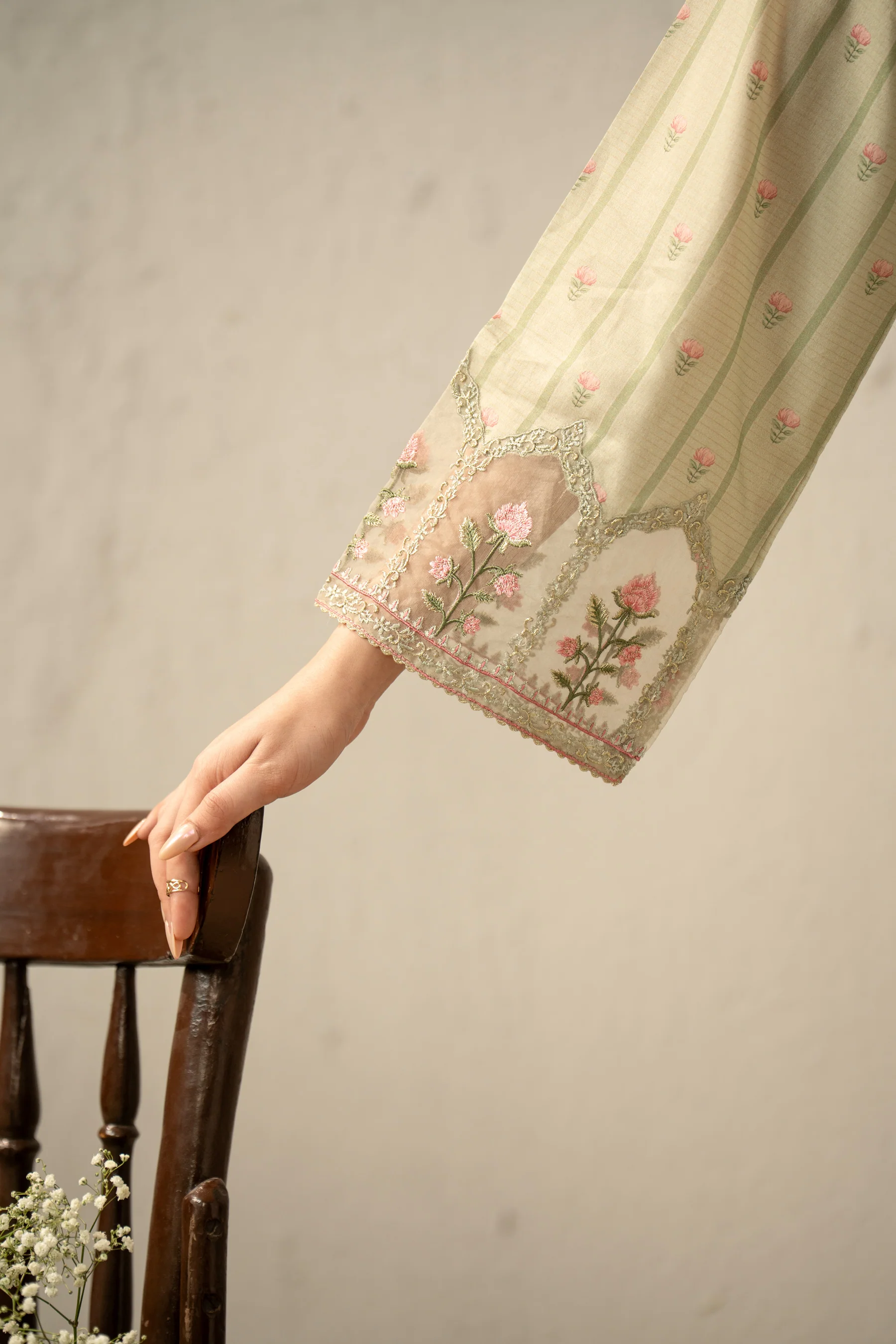 EMBROIDERED MYSURI LAWN STITCHED 3 PIECE SUIT - Image 5