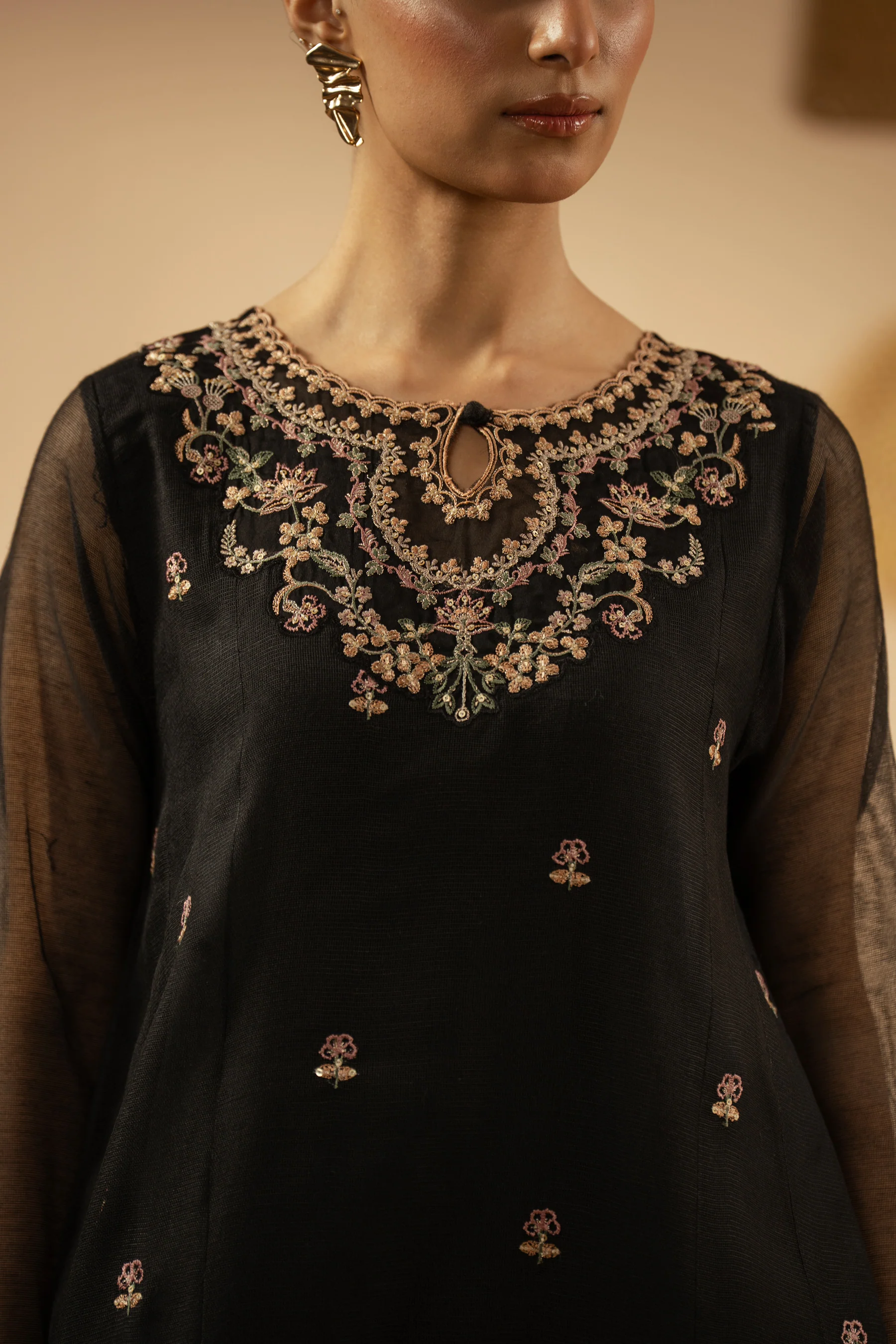 EMBROIDERED KHAADI NET STITCHED 3 PIECE SUIT (FACTORY E-OUTLET) - Image 2