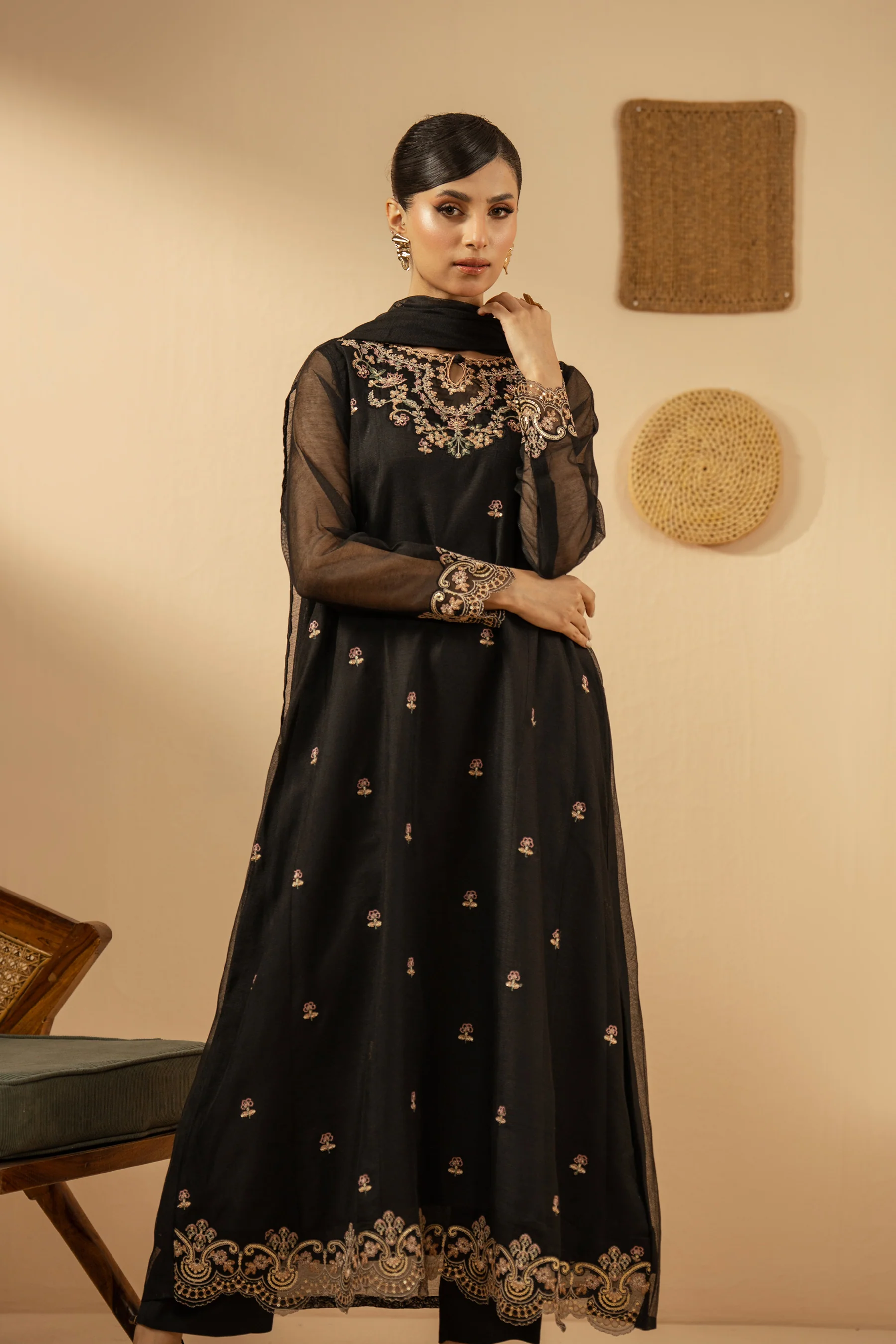 EMBROIDERED KHAADI NET STITCHED 3 PIECE SUIT (FACTORY E-OUTLET) - Image 3
