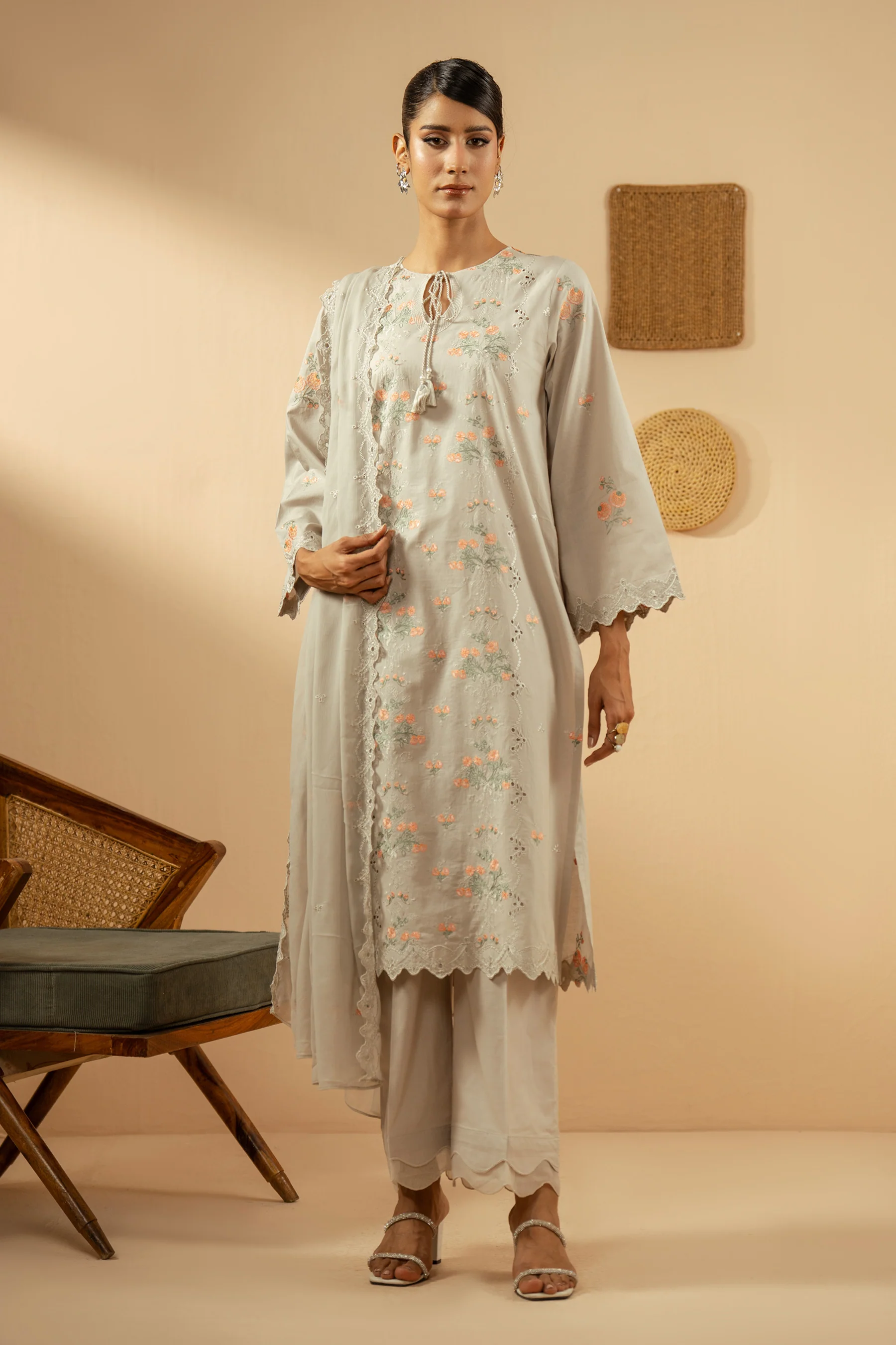 EMBROIDERED LAWN STITCHED 3 PIECE SUIT (FACTORY E-OUTLET)