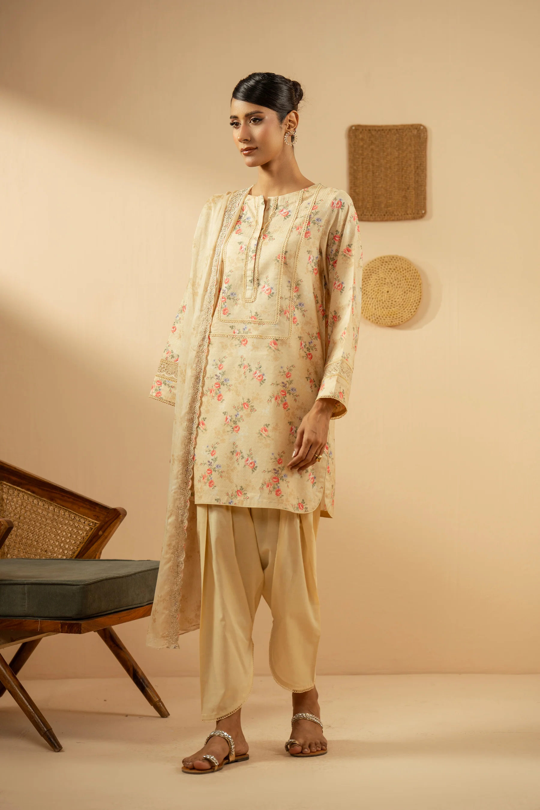 EMBROIDERED LAWN UNSTITCHED 3 PIECE SUIT - Image 5