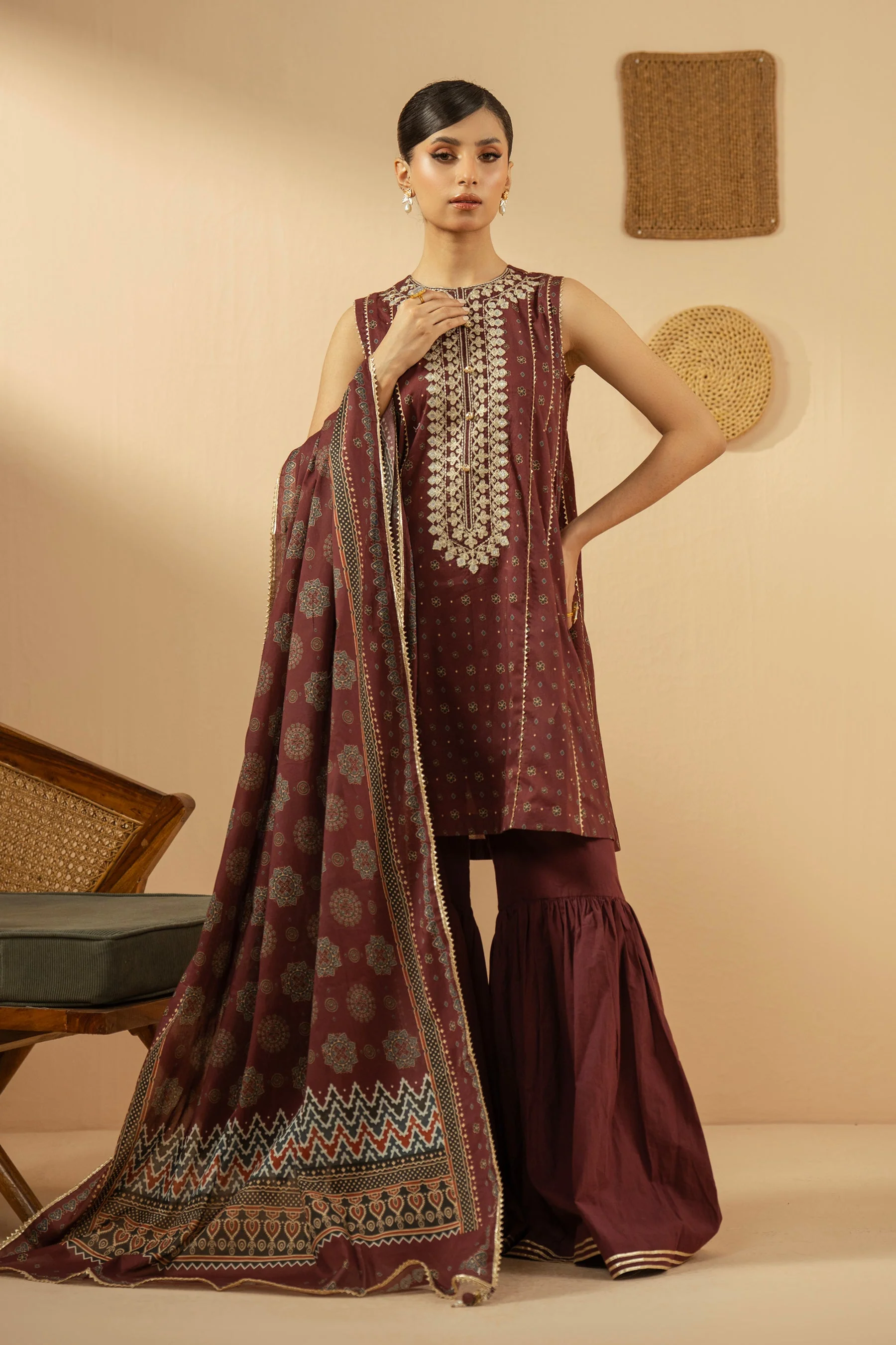EMBROIDERED LAWN UNSTITCHED 3 PIECE SUIT (FACTORY E-OUTLET)